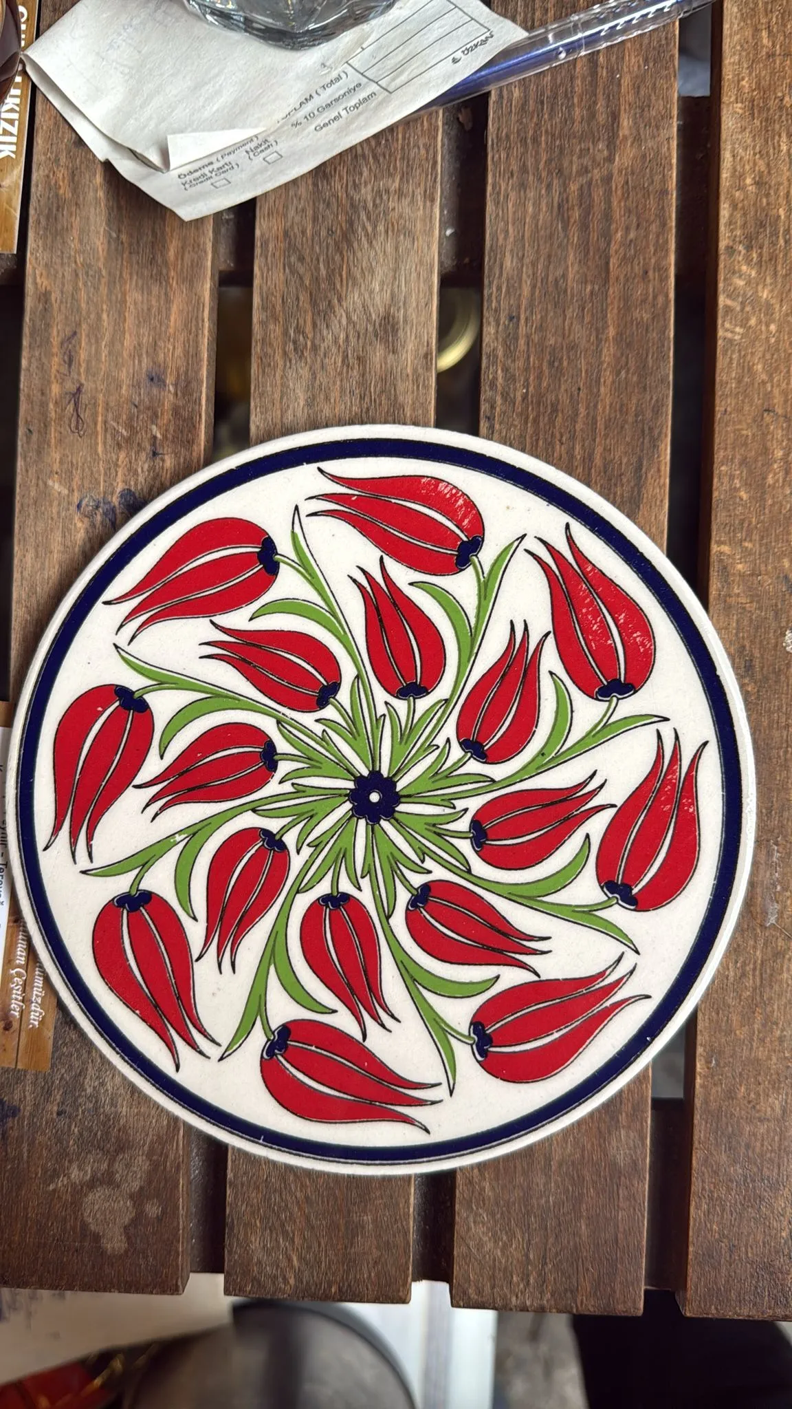 El Boyaması Lale Desenli Seramik Tabak