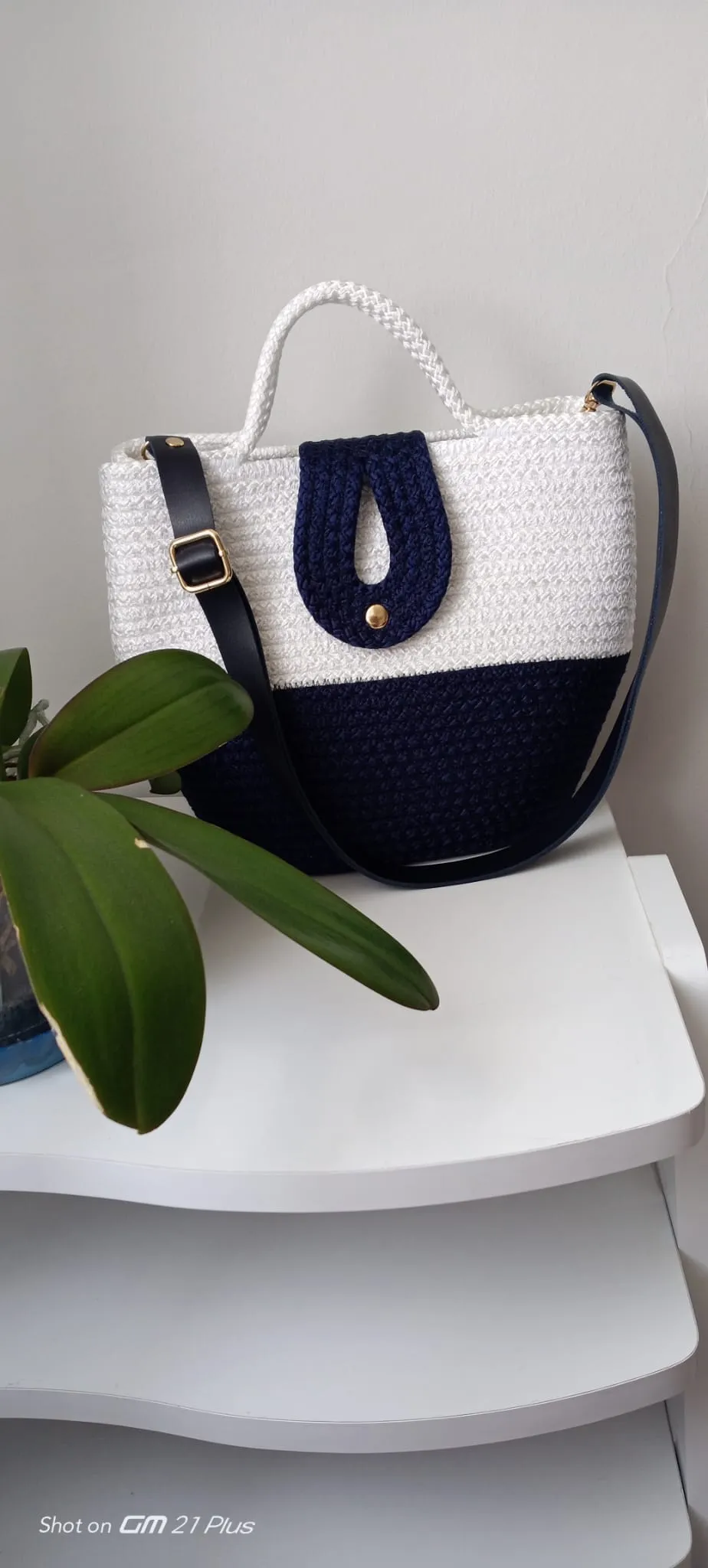 Handmade Knitted Shoulder Bag – Leather Strap, Two-Tone Daily Use Model