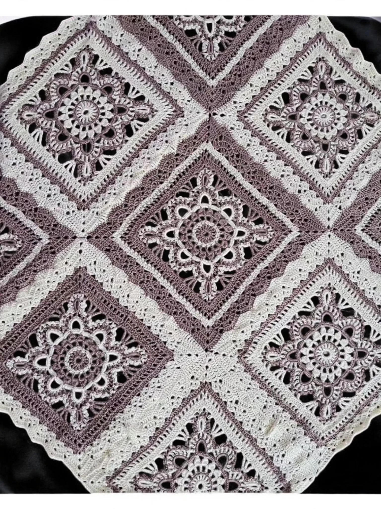 El Yapımı Özel Tasarım Motifli Dantel Örtü