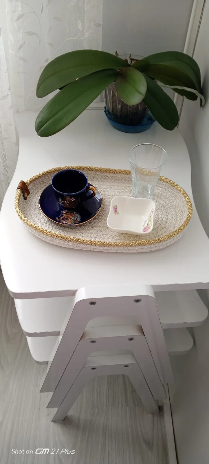 El Yapımı Kahve Sunum Tepsisi – Örgü Dokulu Tepsi
