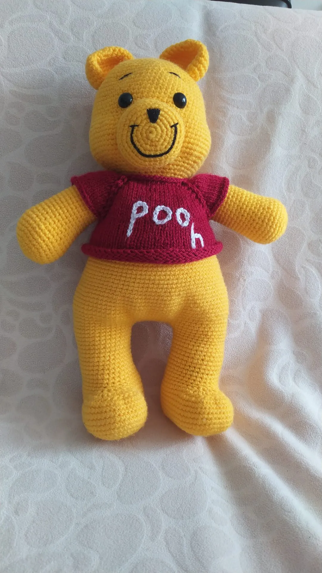 El Örgüsü Amigurumi Pooh Ayıcık – Yumuşak ve Eğlenceli Oyuncak Bebek