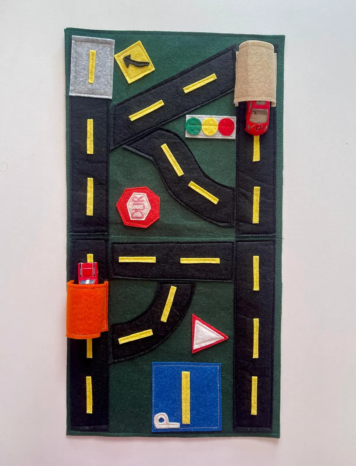 FELT TRAFFIC GAME - MY CAR BOOK