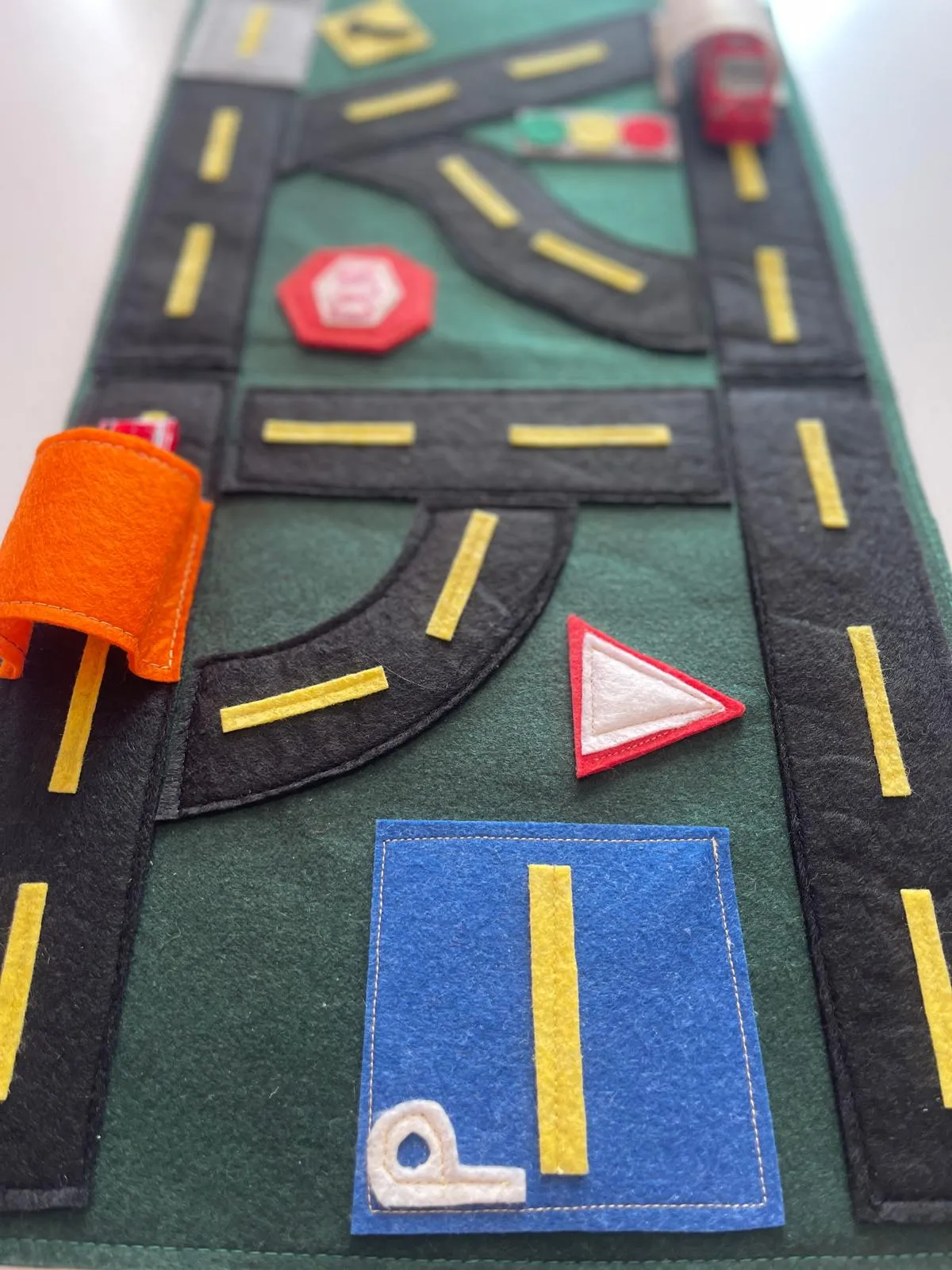 FELT TRAFFIC GAME - MY CAR BOOK