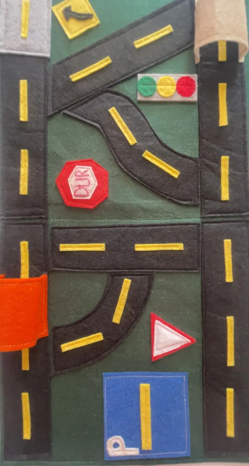 FELT TRAFFIC GAME - MY CAR BOOK