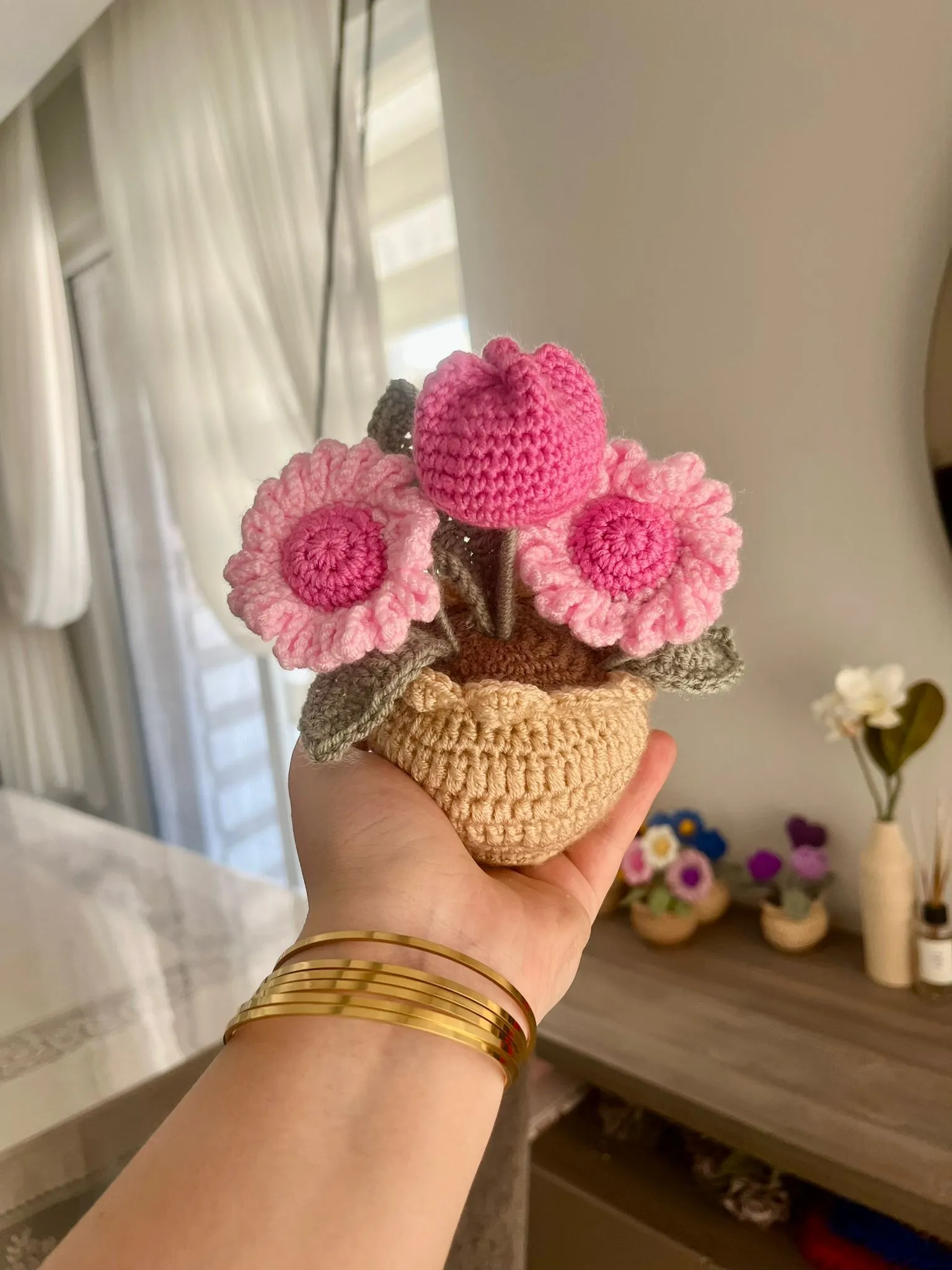 Pembe Lale Papatya Saksı