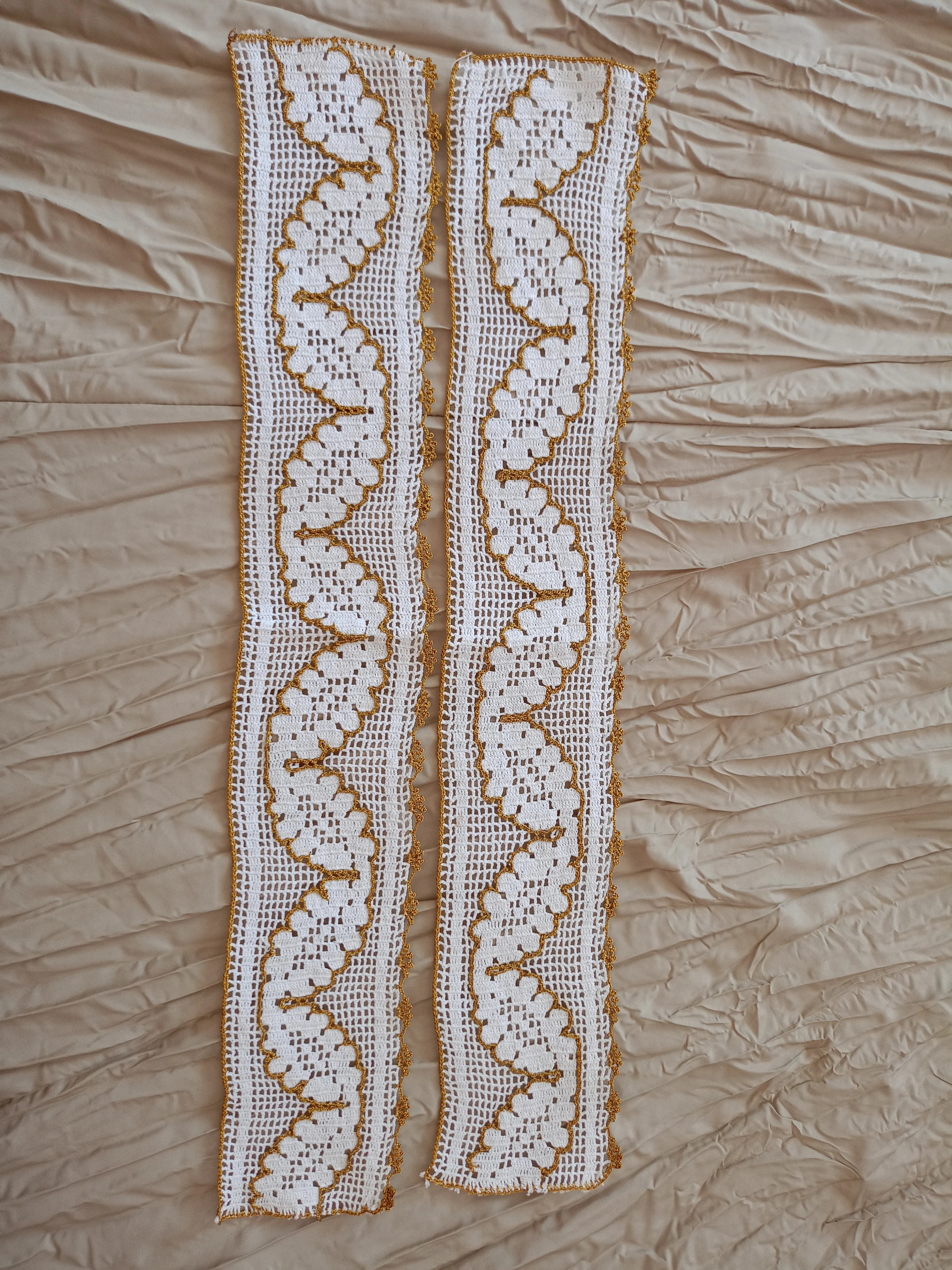Hand knitted lace towel edge