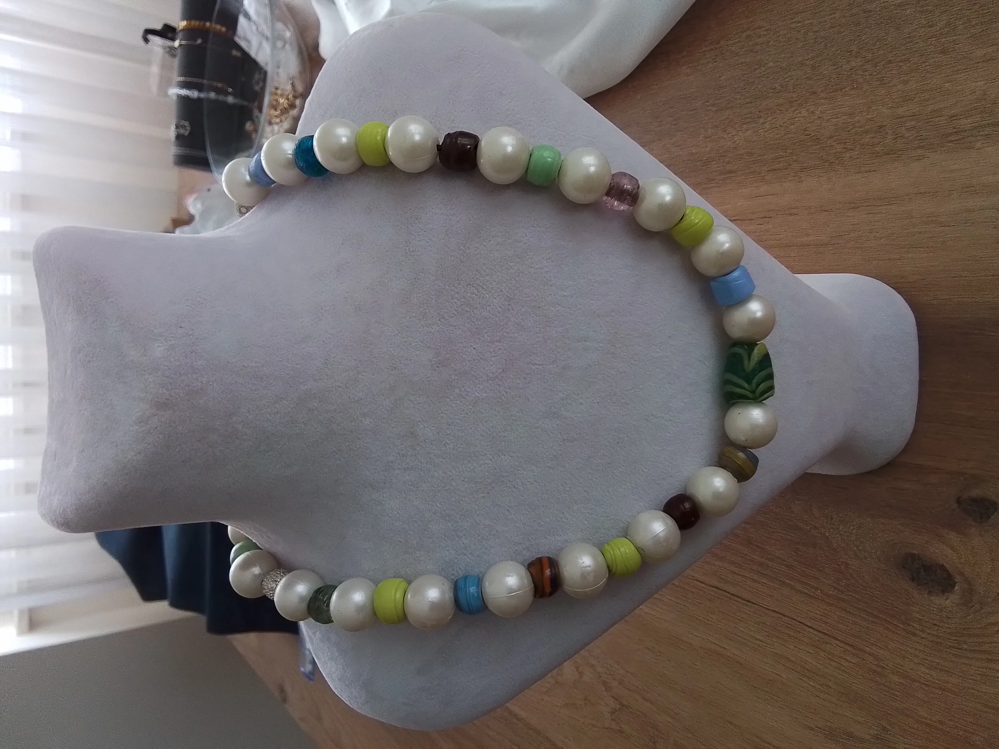 Colorful pearl necklace