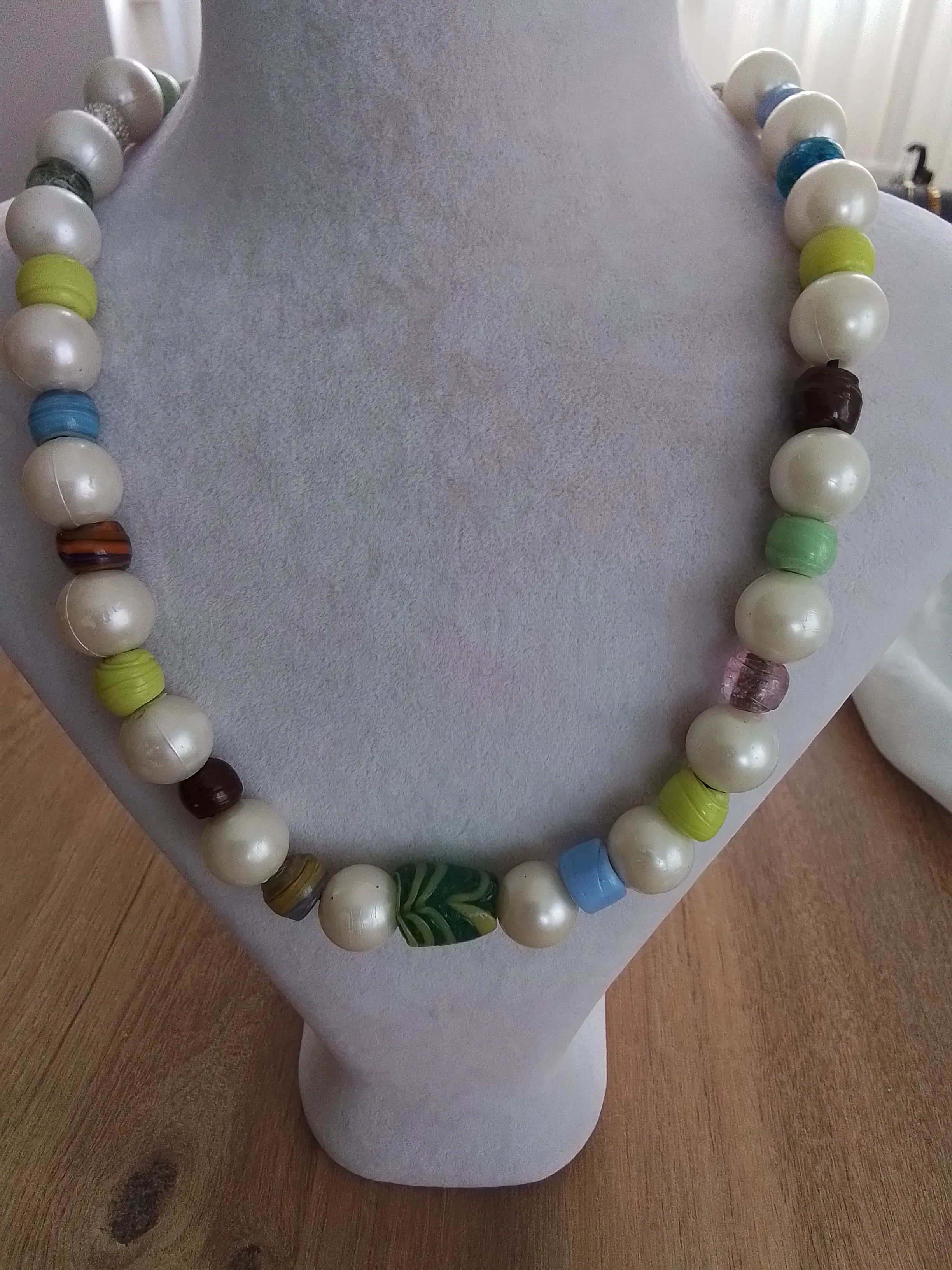 Colorful pearl necklace