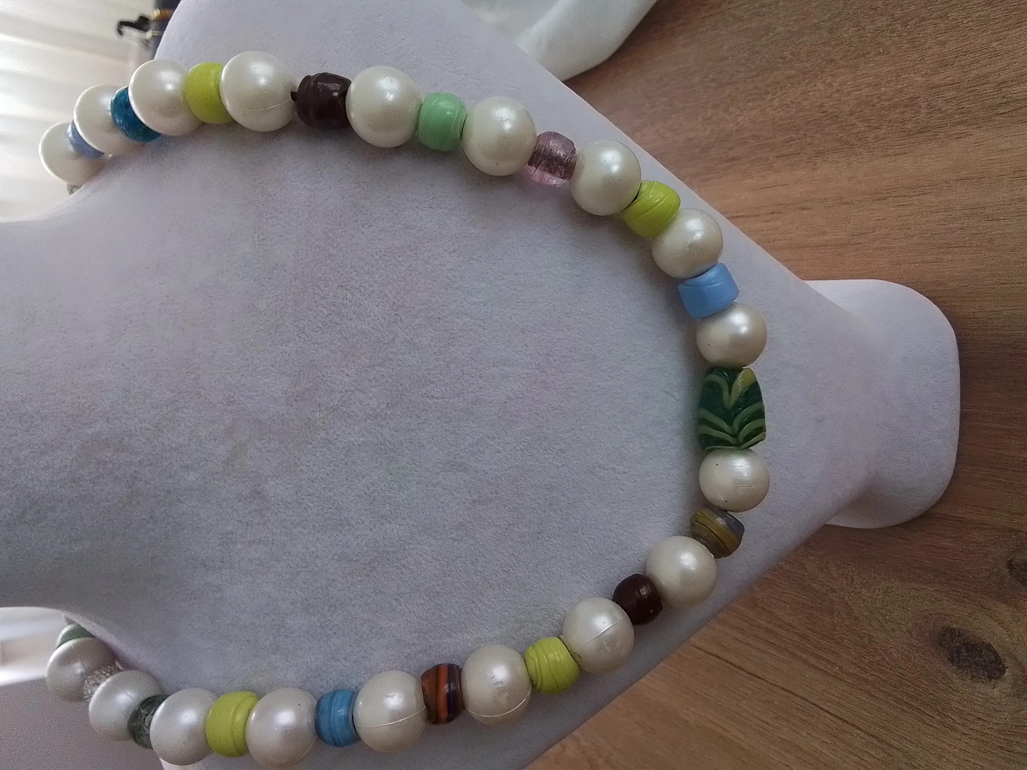 Colorful pearl necklace