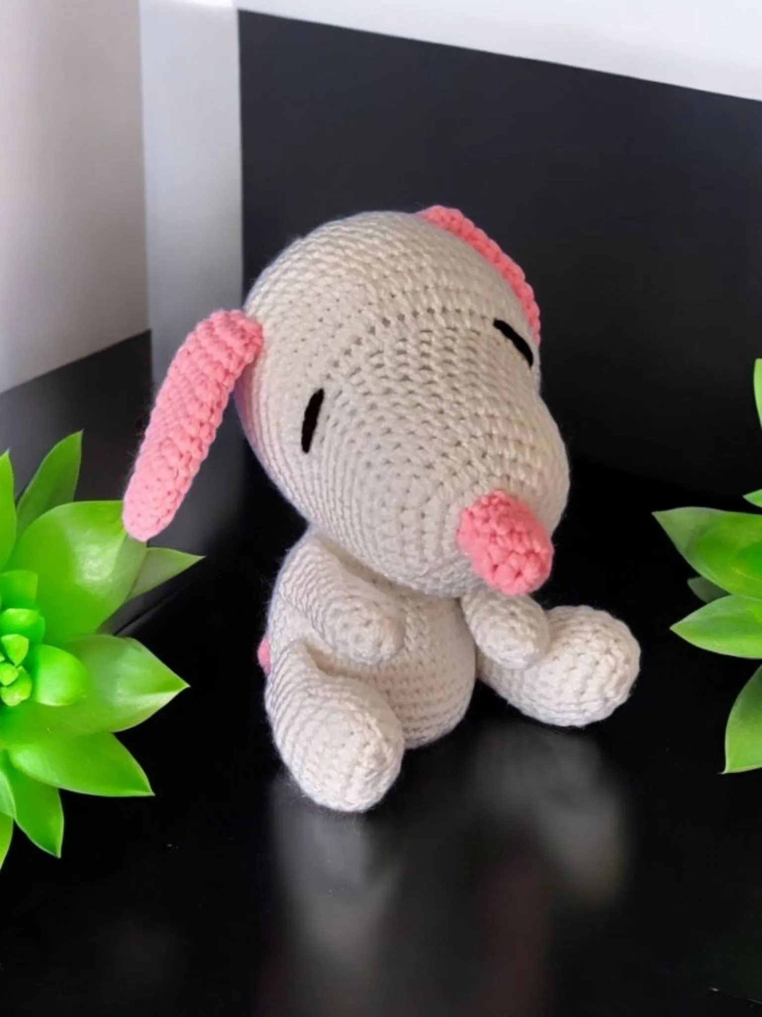 Snoopy pembe kulaklı köpek 