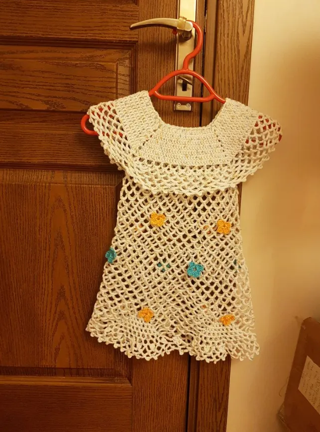 El Yapımı Tığ İşi File Bebek Elbisesi