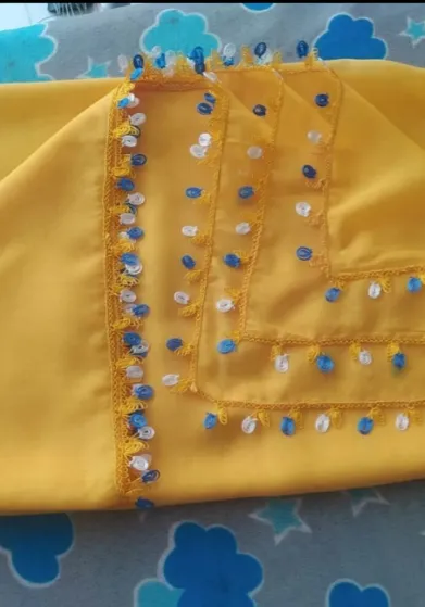 Sarı Yazma – Mavi ve Beyaz Minik Çiçekli El Yapımı İğne Oyası Tekli Yazma Modeli