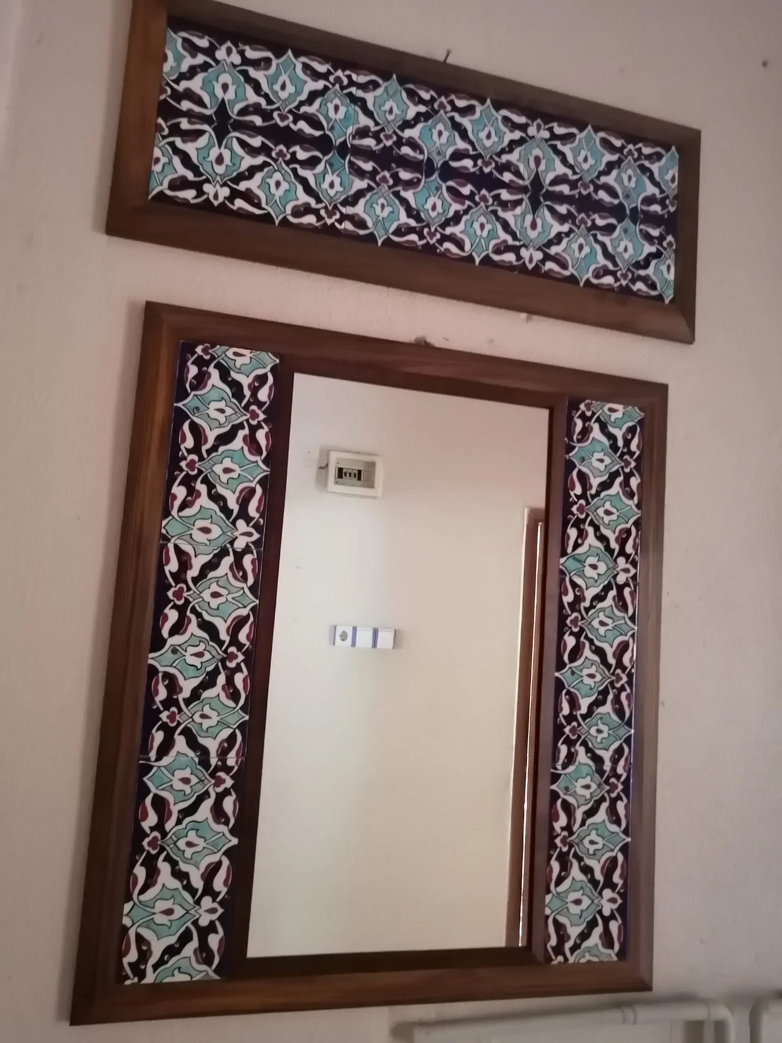 Gelenekten İlham Alan Seramik Çerçeveli Ayna Takımı