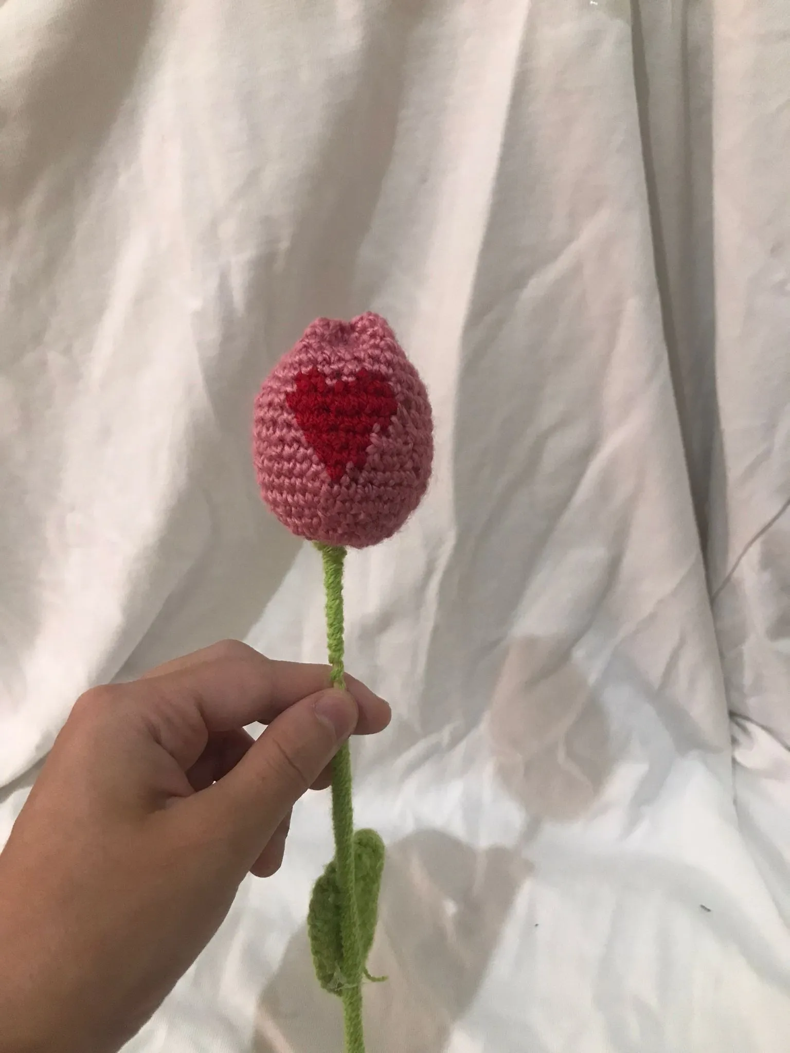 El Yapımı Tığ İşi Pembe Lale - Bordo Kalpli Romantik Dekoratif Çiçek