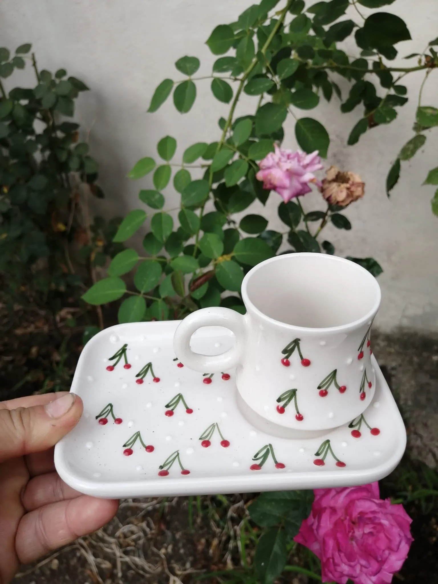 Ladybug Garden: Embossed Dotted Cup Set