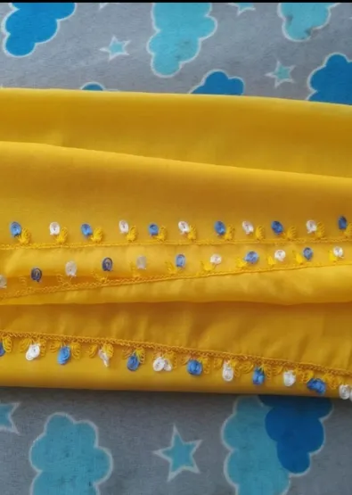 Sarı Yazma – Mavi ve Beyaz Minik Çiçekli El Yapımı İğne Oyası Tekli Yazma Modeli