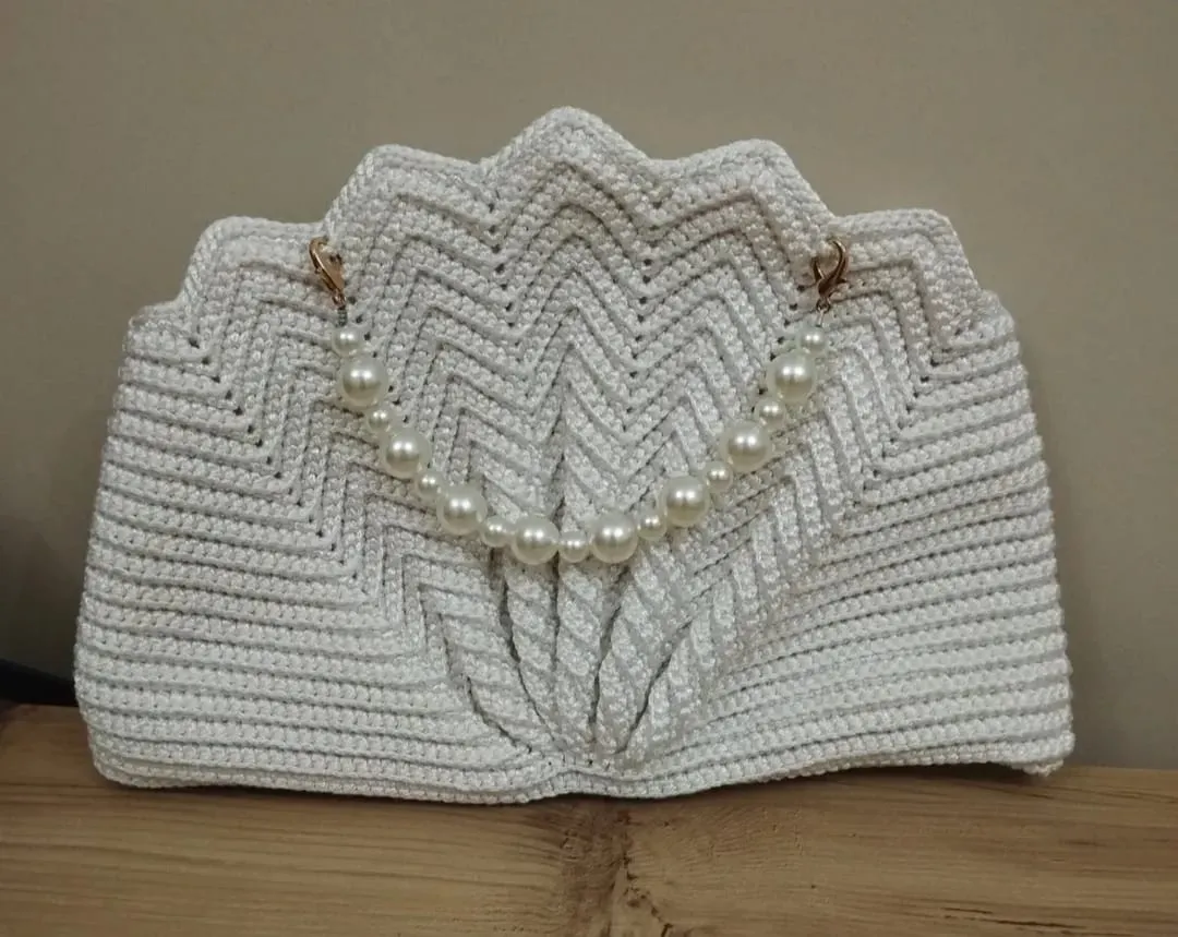 İnci Saplı Beyaz Örgü Clutch Çanta