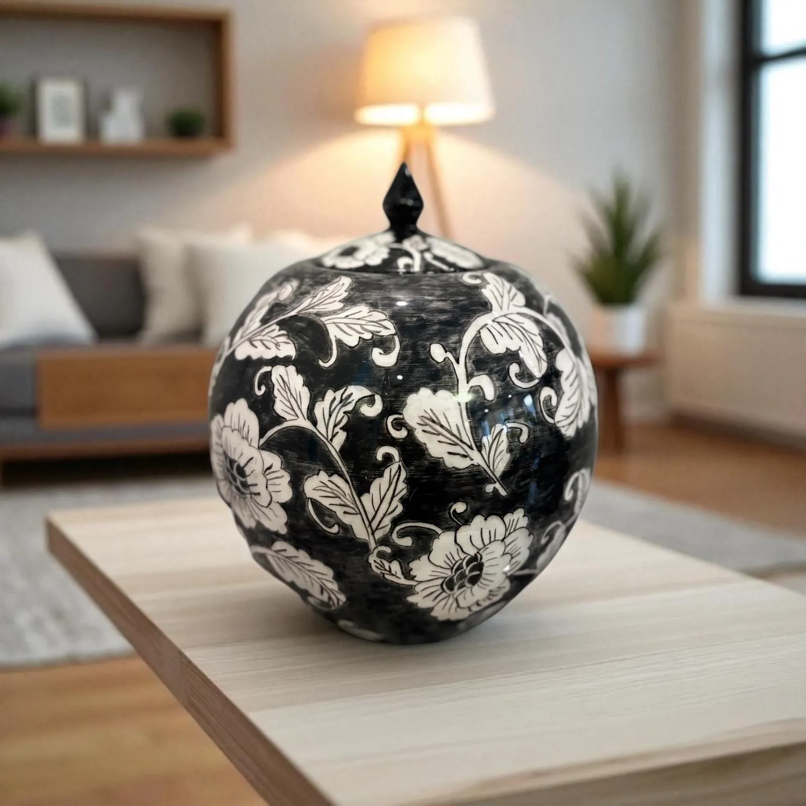El Boyaması İznik Çini Vazo – Siyah Beyaz Floral Desenli Seramik