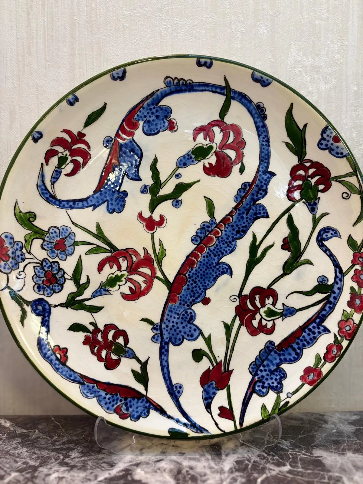 El Yapımı İznik Çini Tabak – Lale ve Çiçek Motifli