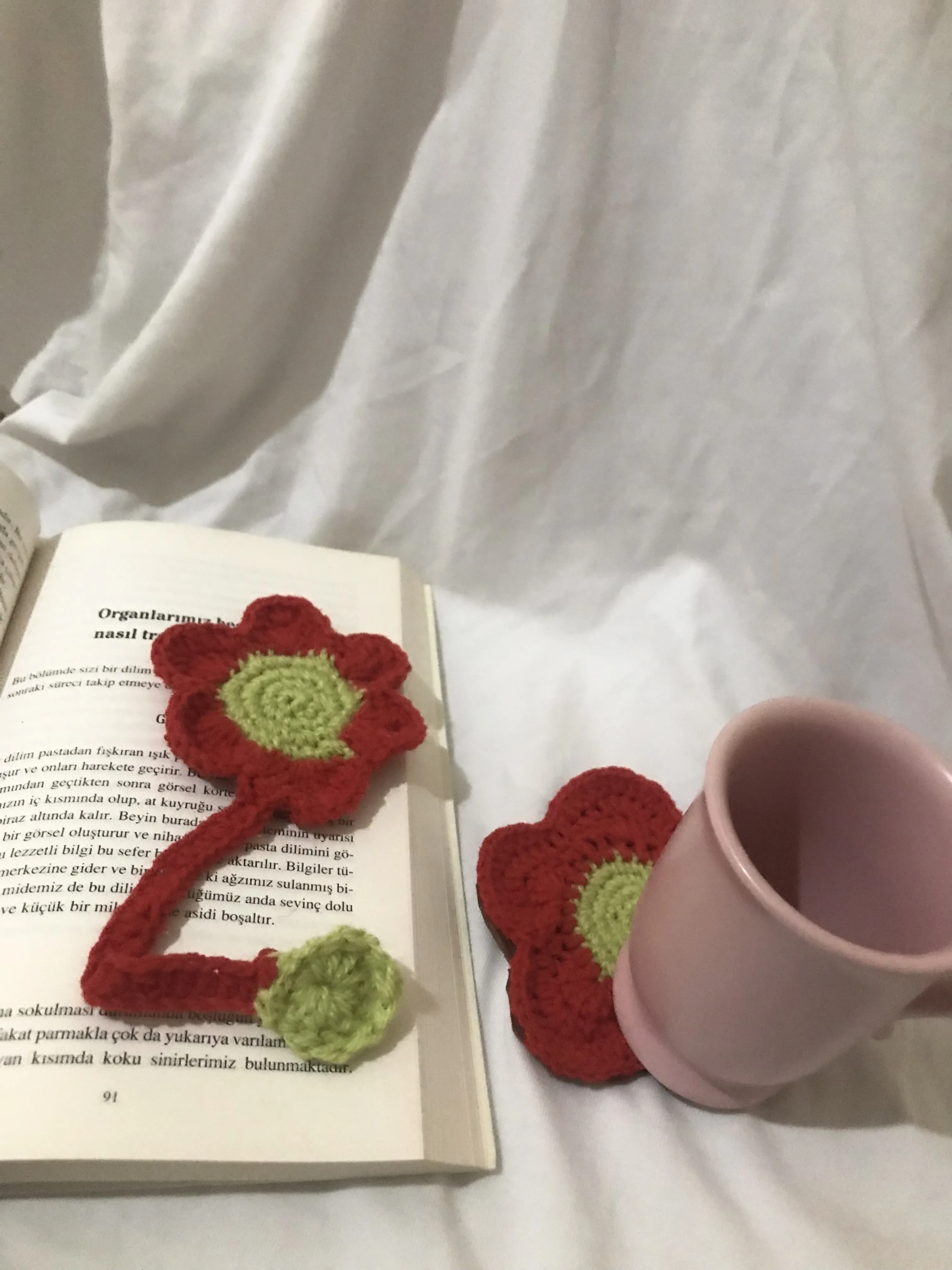 El Yapımı Çiçek Motifli Kitap Ayracı ve Bardak Altlığı Seti