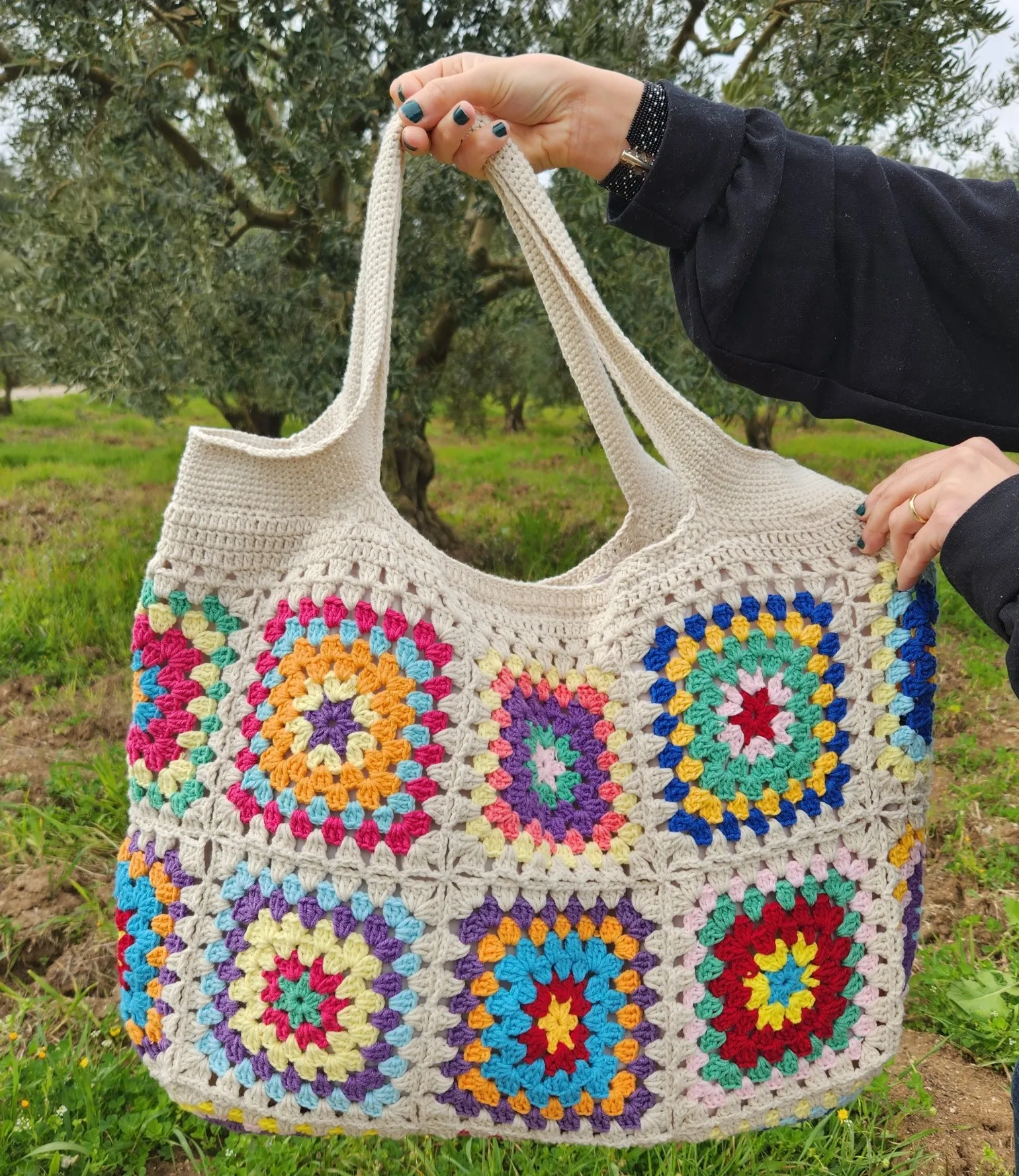 Açık Bej Örgü Çanta, Tığ İşi Rengarenk Kare Motifli Omuz Çantası