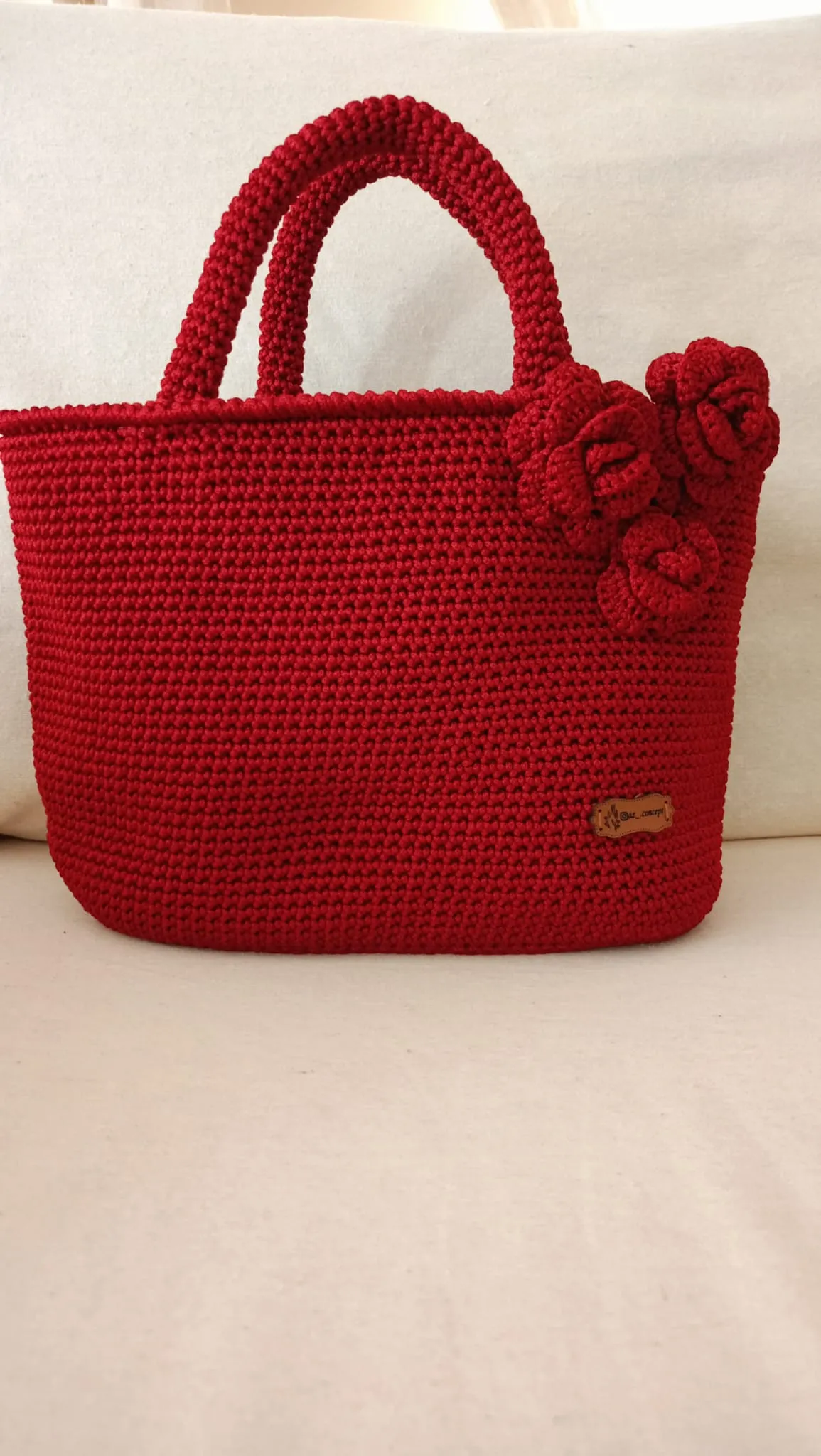 Kırmızı Çiçek Detaylı El Örgüsü Çanta – 32x22x11 cm