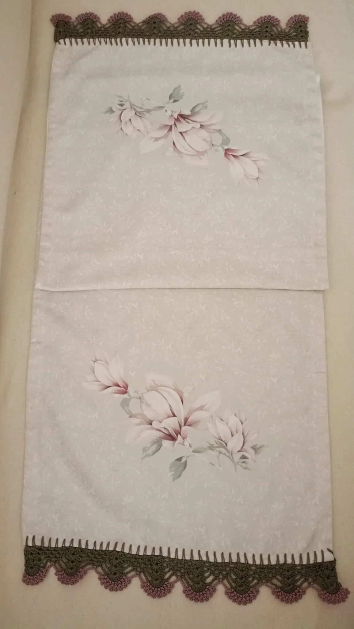 Çiçek Desenli El Örgüsü Kenar Detaylı Runner – 162x42 cm