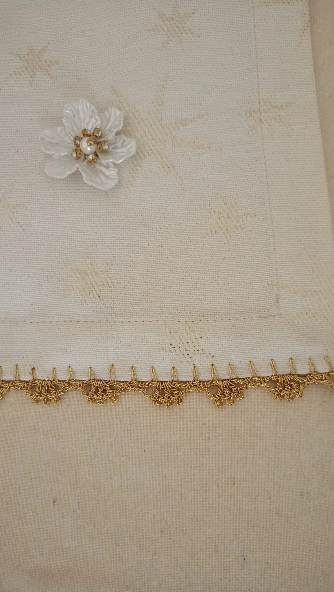 Altın İşlemeli Çiçek Desenli Runner – 150x47 cm