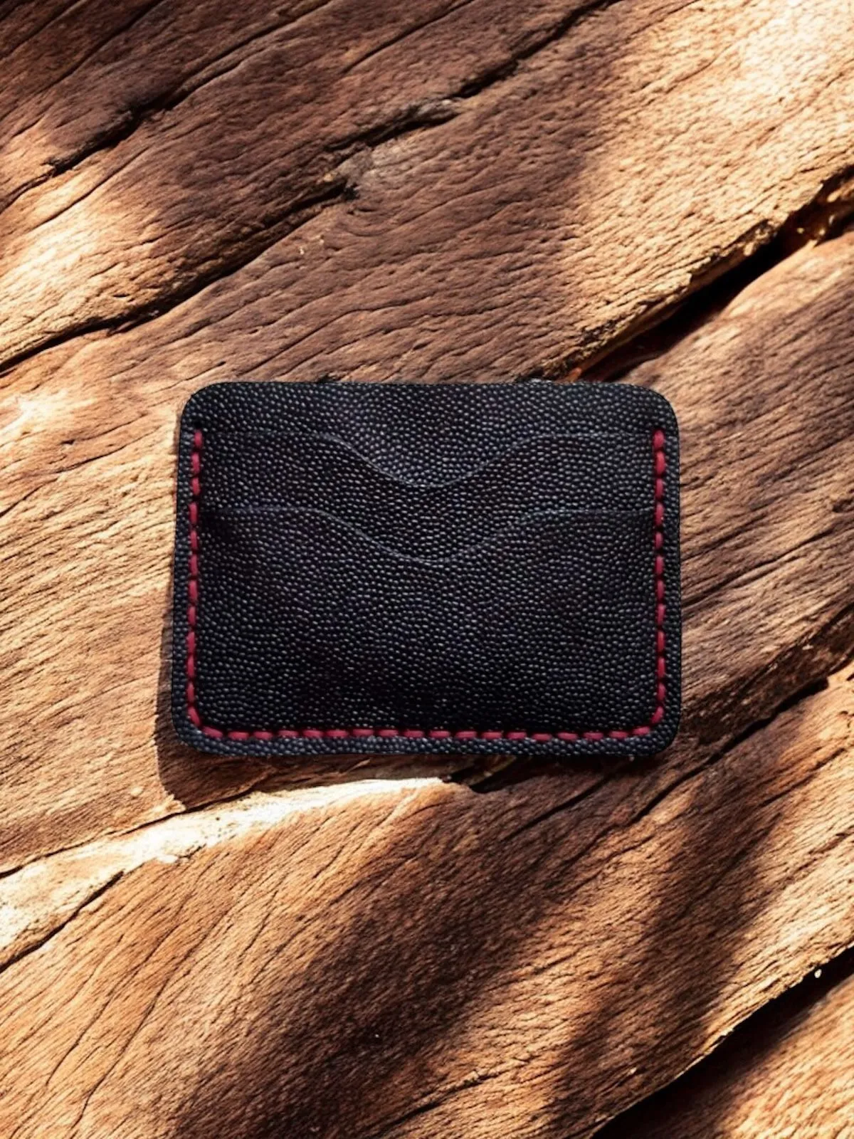 Hakiki Dana Derisi Kırmızı Dikiş Havyar Desen Baskılı Siyah Kartlık