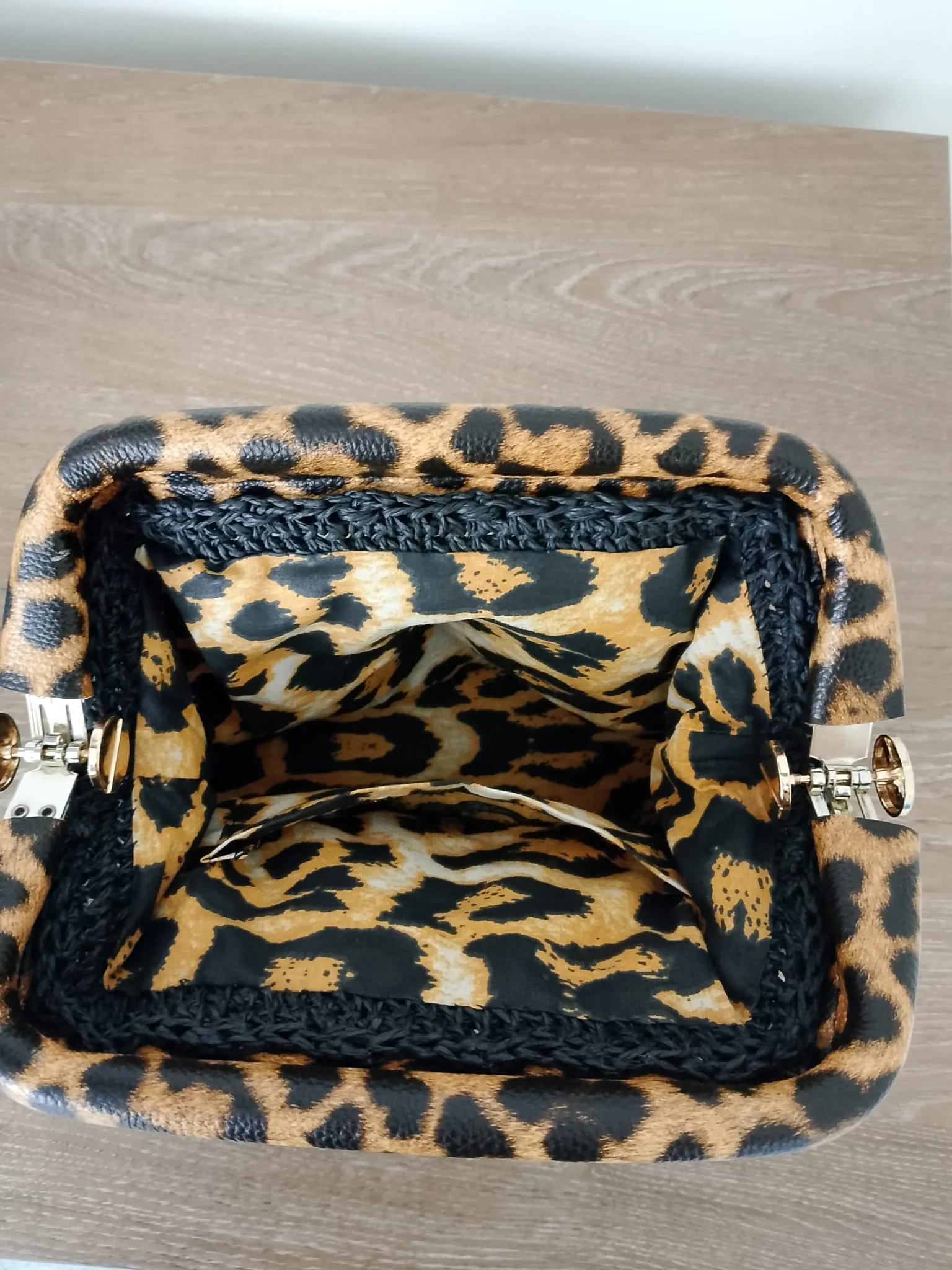 Leopar Desenli Detaylı Siyah El Yapımı Örgü El Çantası