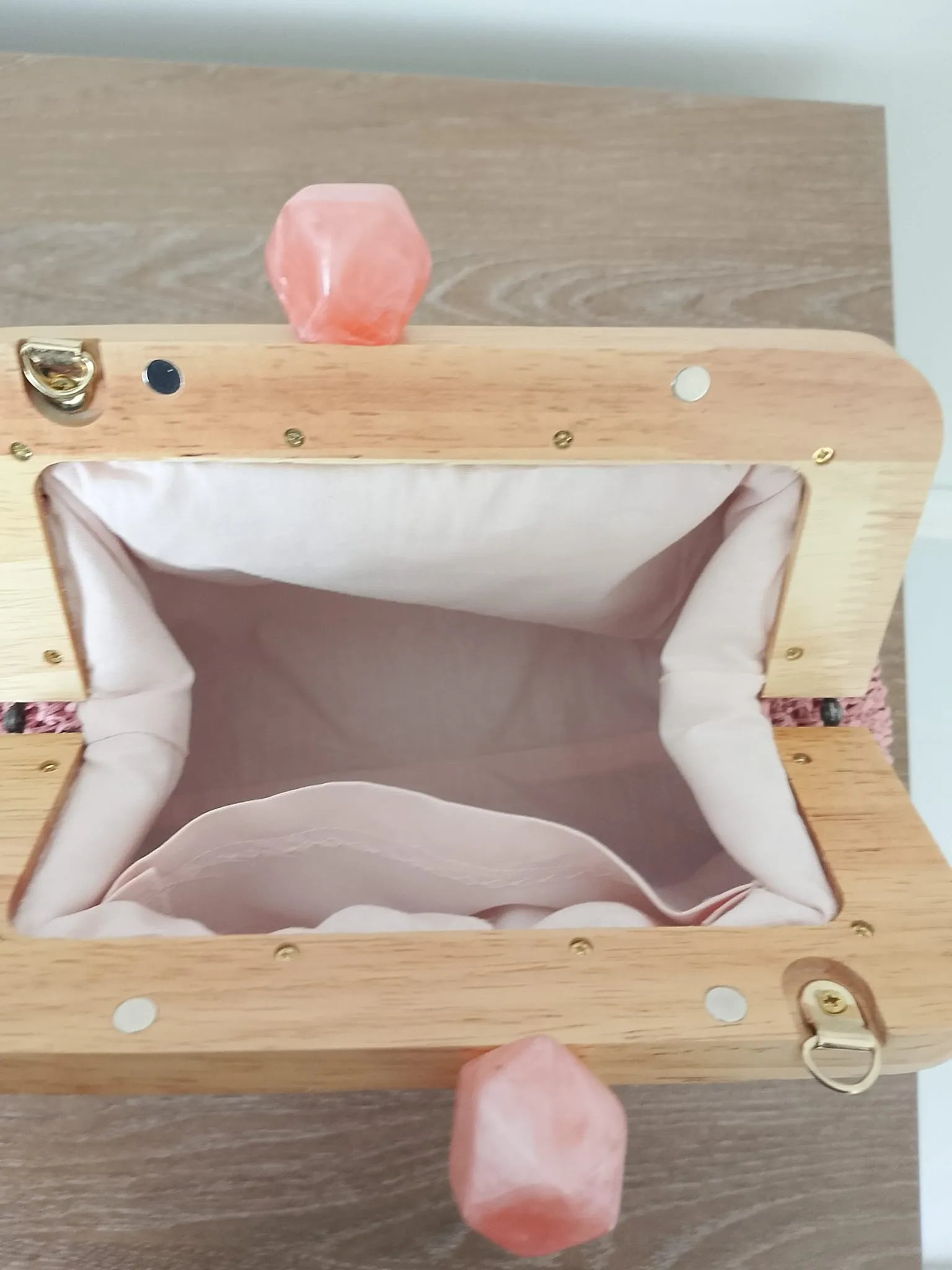 Pembe Hasır El Yapımı Ahşap Kilitli Çanta