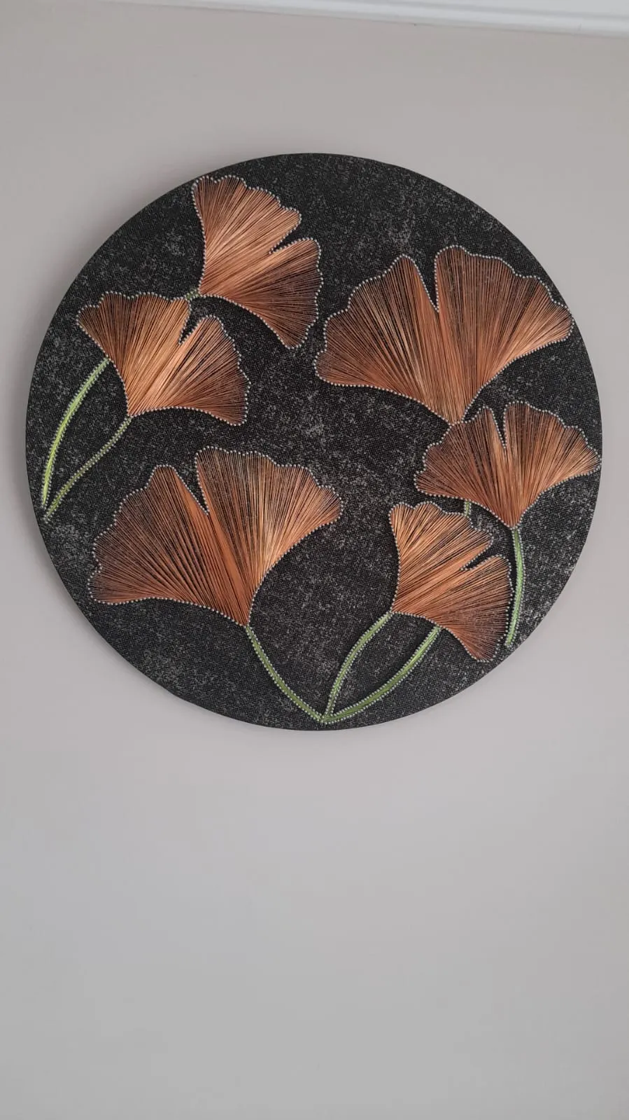 Siyah Parıltılı Zemin Üzerine Ginkgo Çiçeği Filografi Tablo – El Yapımı