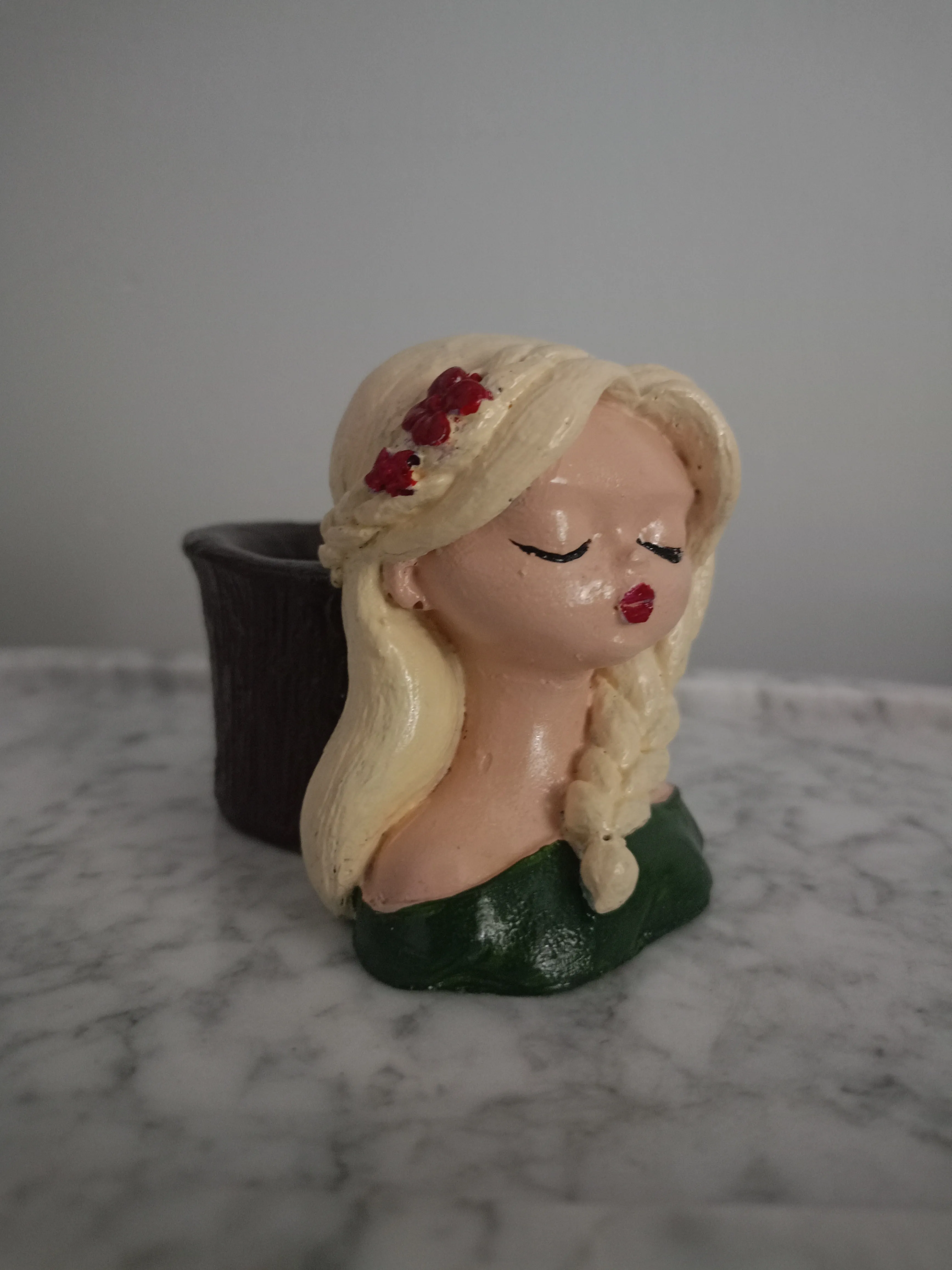 Blond Kız Figürlü Dekoratif  Biblo