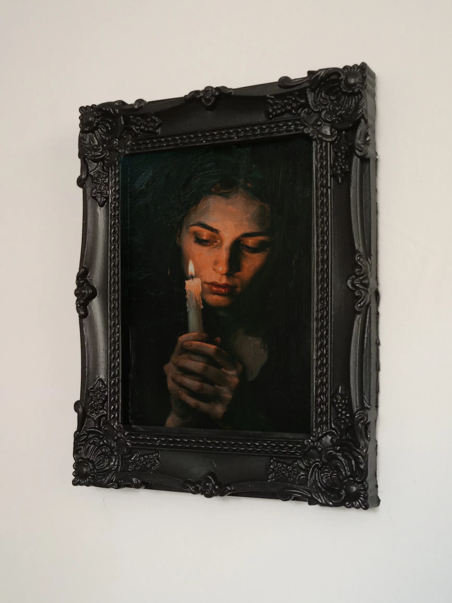Mum Işığında Kadın Figürlü Gotik Çerçeve