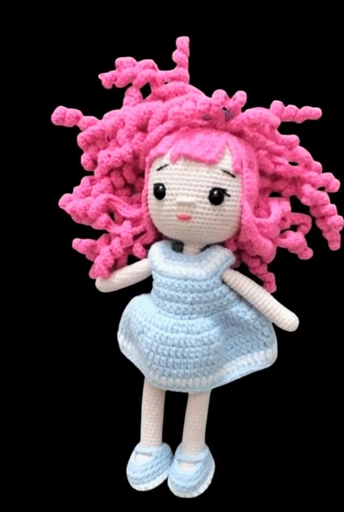 Pembe Saçlı Mavi Elbiseli Amigurumi Oyuncak Bebek