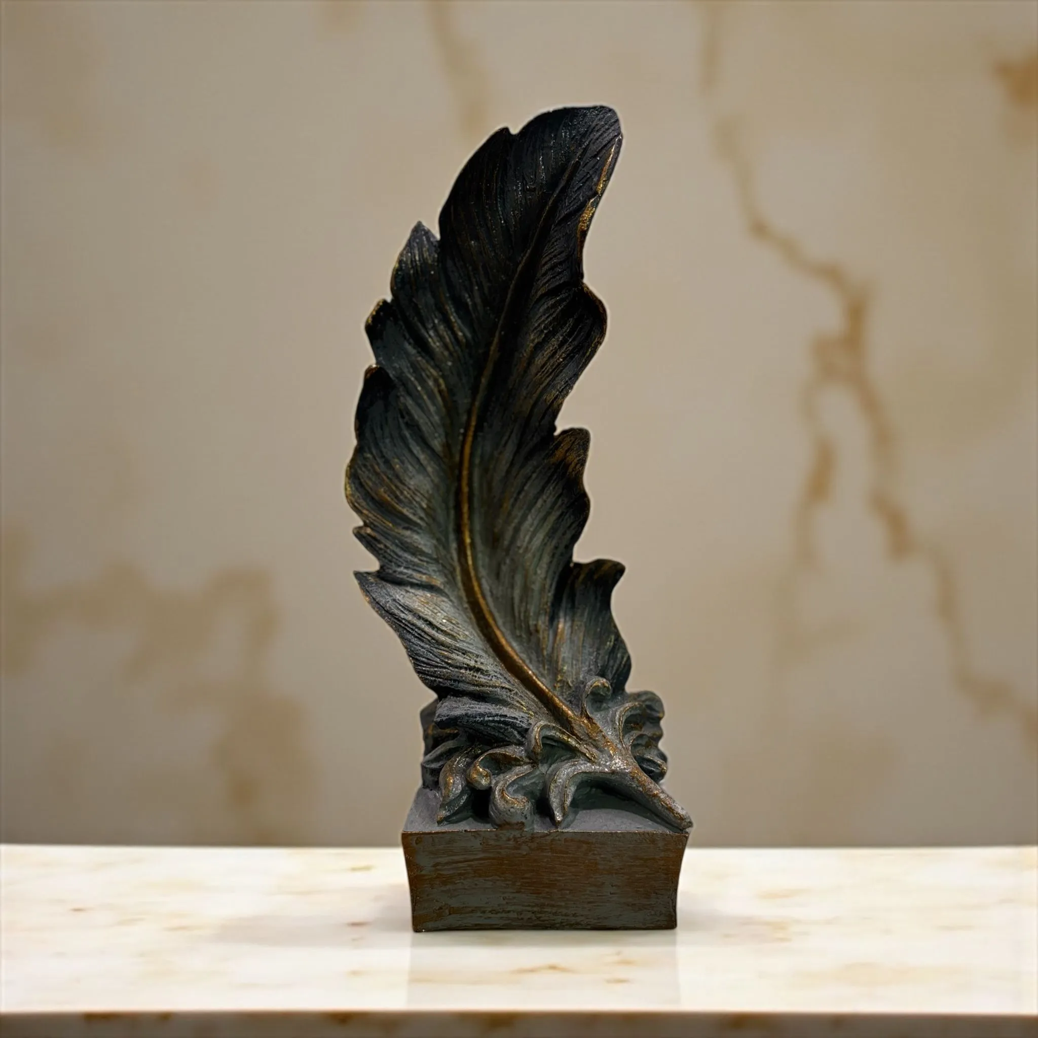 El Yapımı Bronz Eskitme Yaprak Dekor Zarif Masa Üstü Sanat Objesi