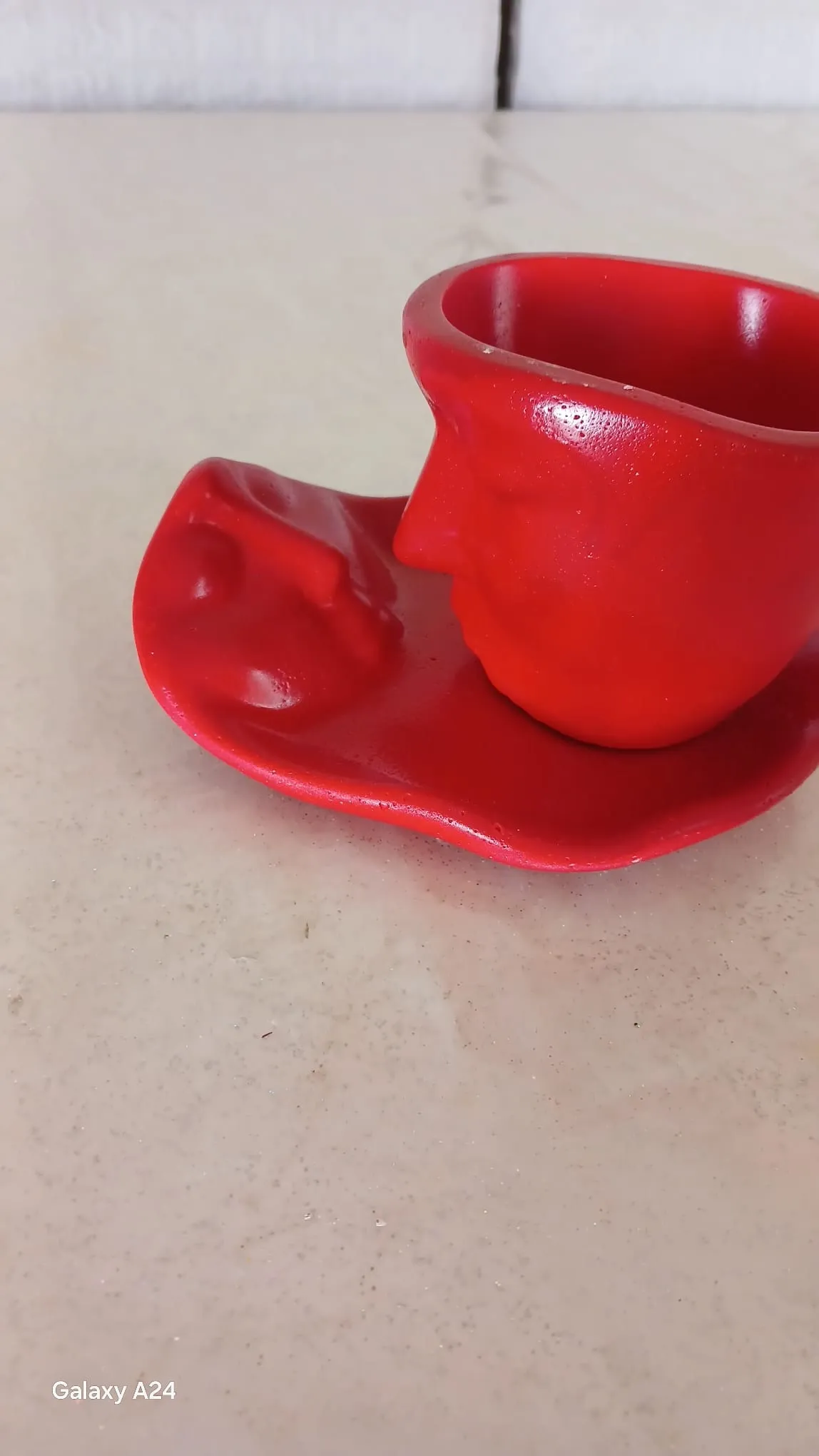 Dekoratif Tekli Kırmızı Fincan El Yapımı Yüz Detaylı Kahve Fincanı