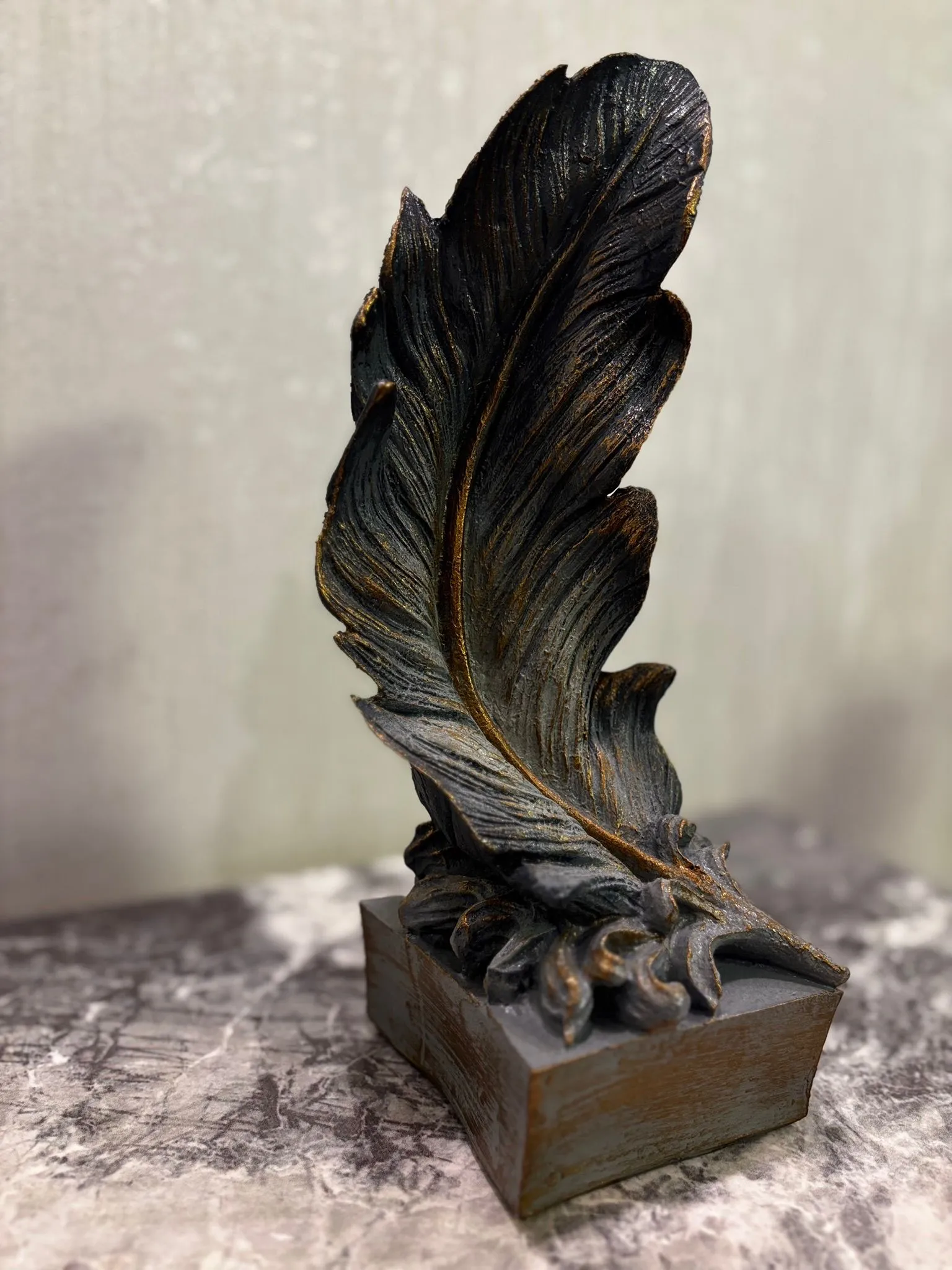 El Yapımı Bronz Eskitme Yaprak Dekor Zarif Masa Üstü Sanat Objesi