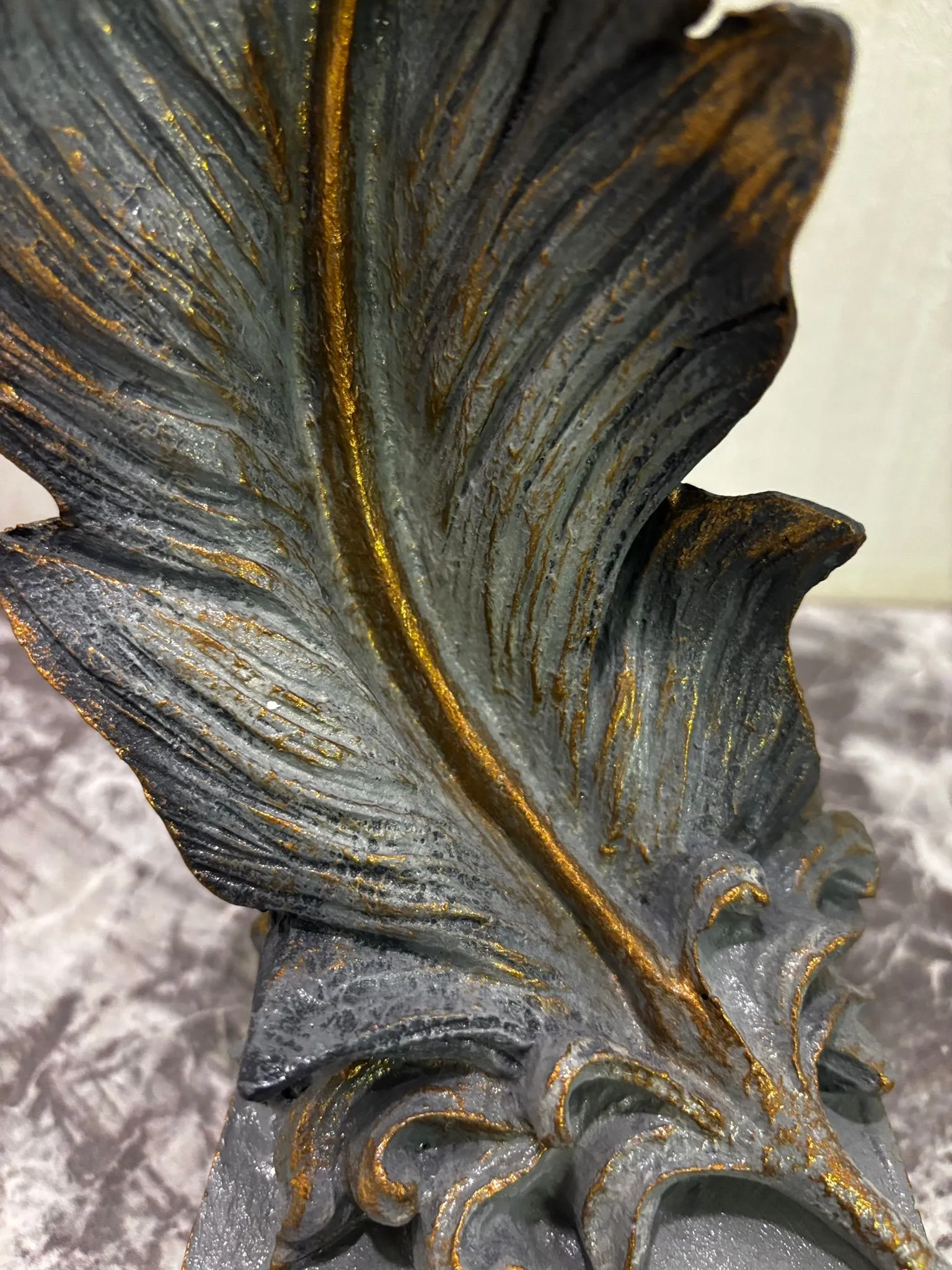 El Yapımı Bronz Eskitme Yaprak Dekor Zarif Masa Üstü Sanat Objesi
