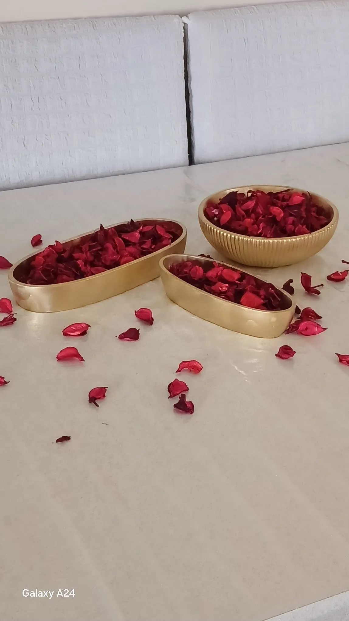 3’lü Salon Dekor Seti Altın Renkli Şık Saksı Takımı Çiçek Dahil