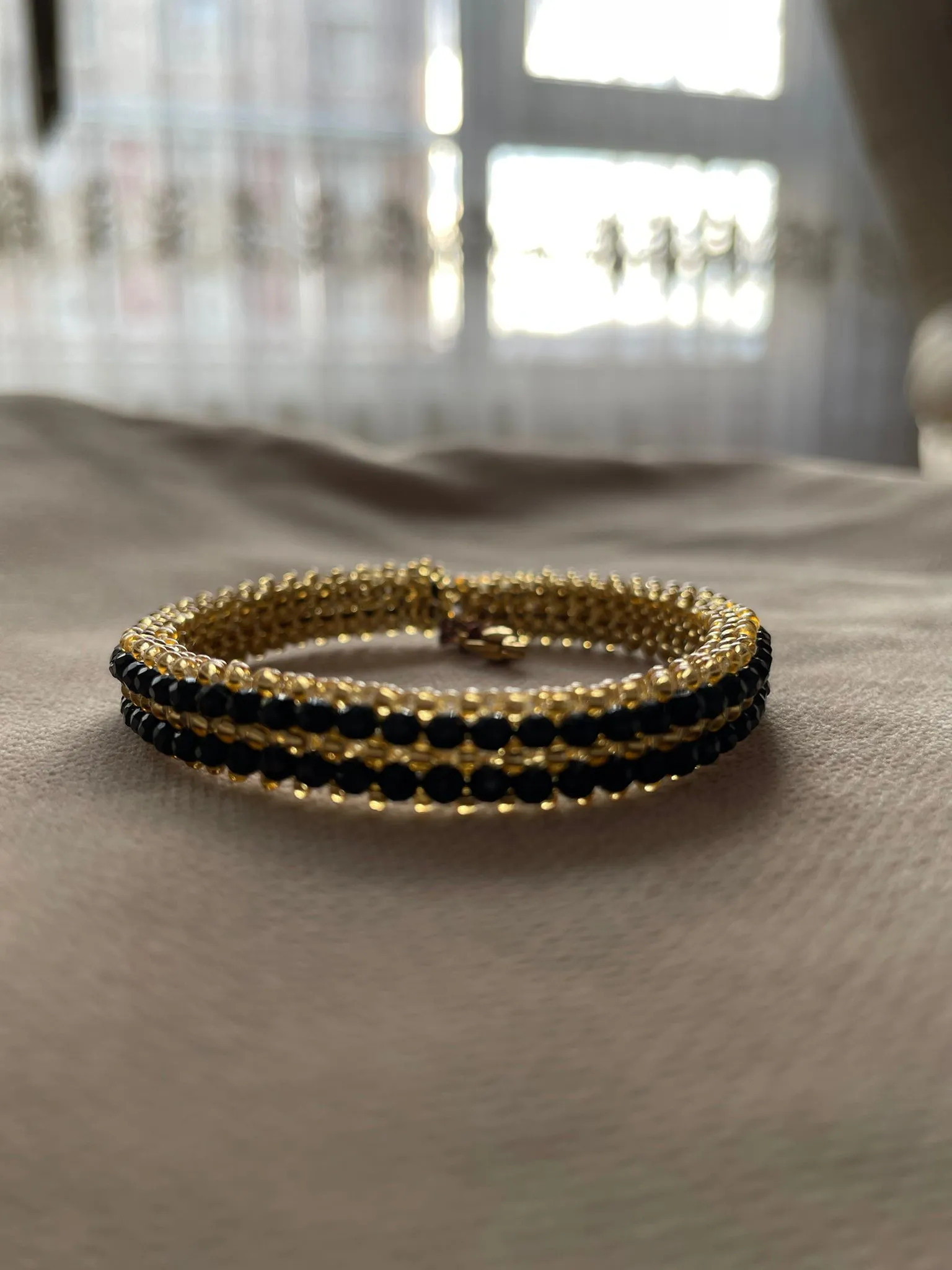 Şık Gold ve Siyah Detaylı Nazo Bileklik