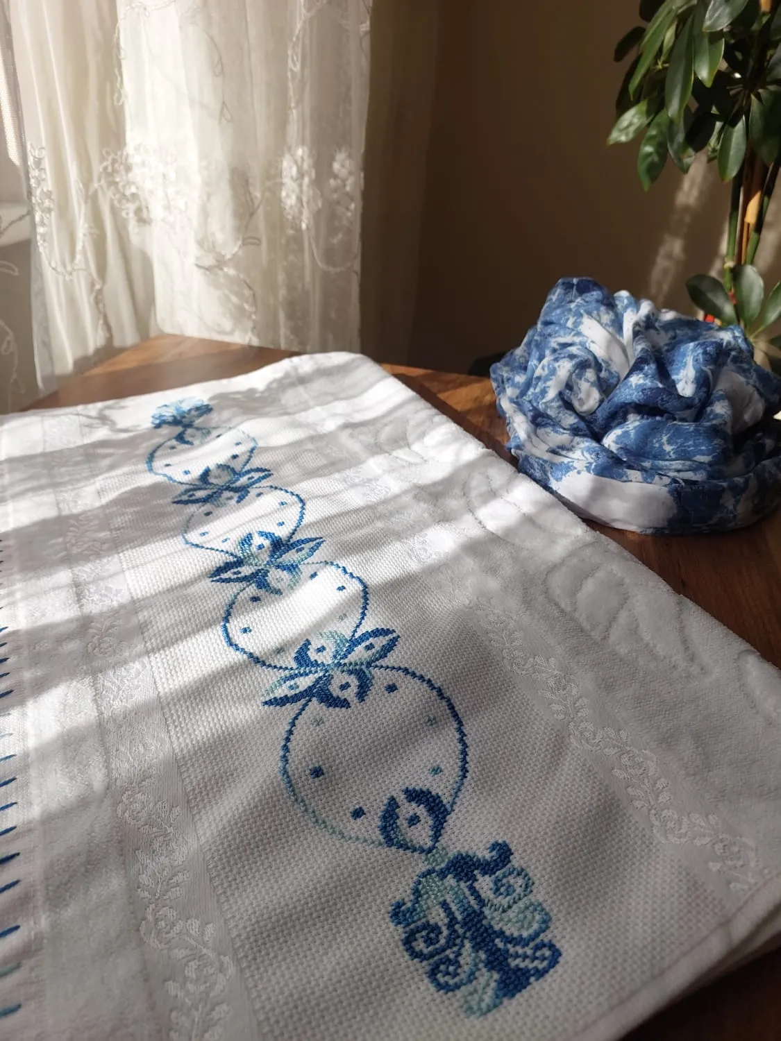 El Emeği Etamin İşlemeli Soft Marka Havlu – Kişiye Özel Renk ve Desen Seçenekleri