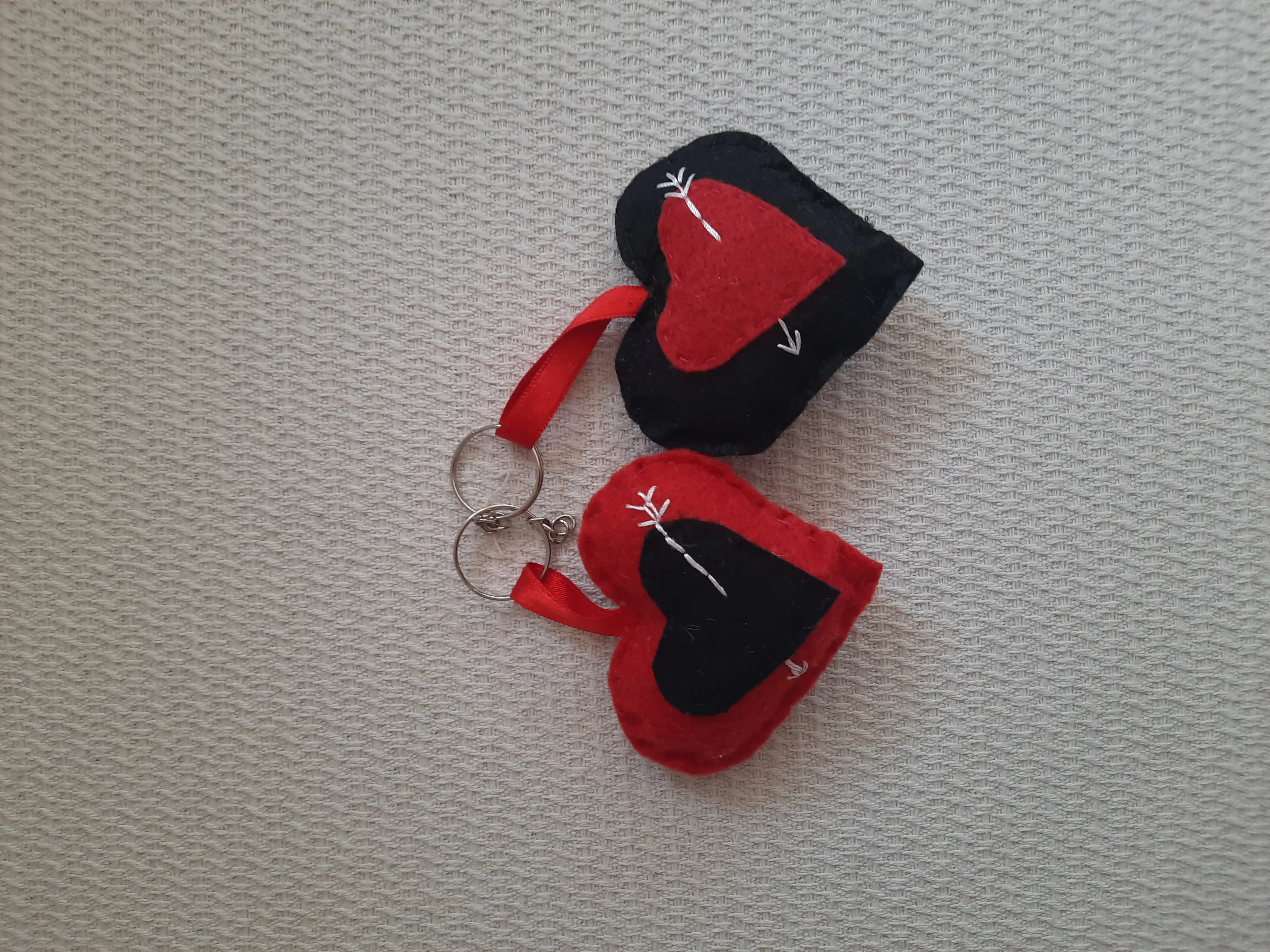 Keçe Kalpli İkili Anahtarlık – El Yapımı Özel Tasarım