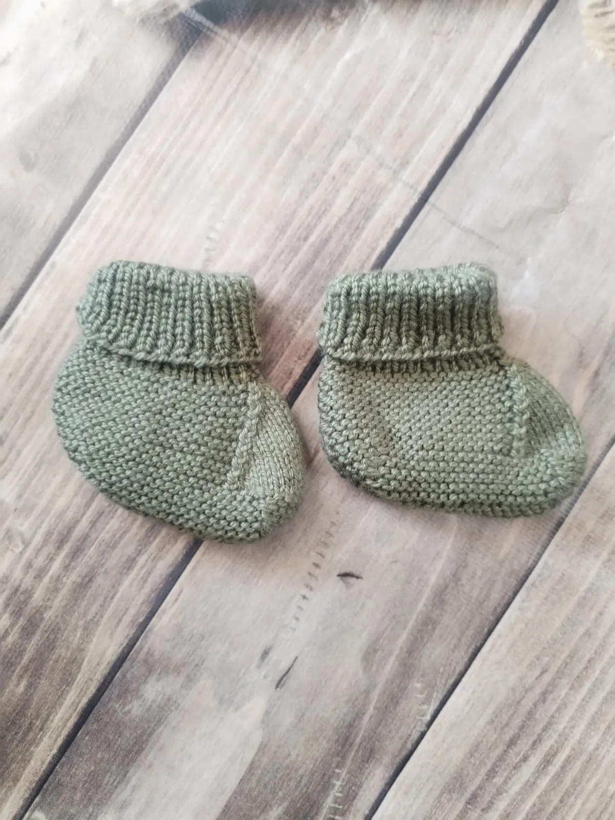 Örme Bebek Patiği Yeşil Renk Yumuşacık El Örmesi