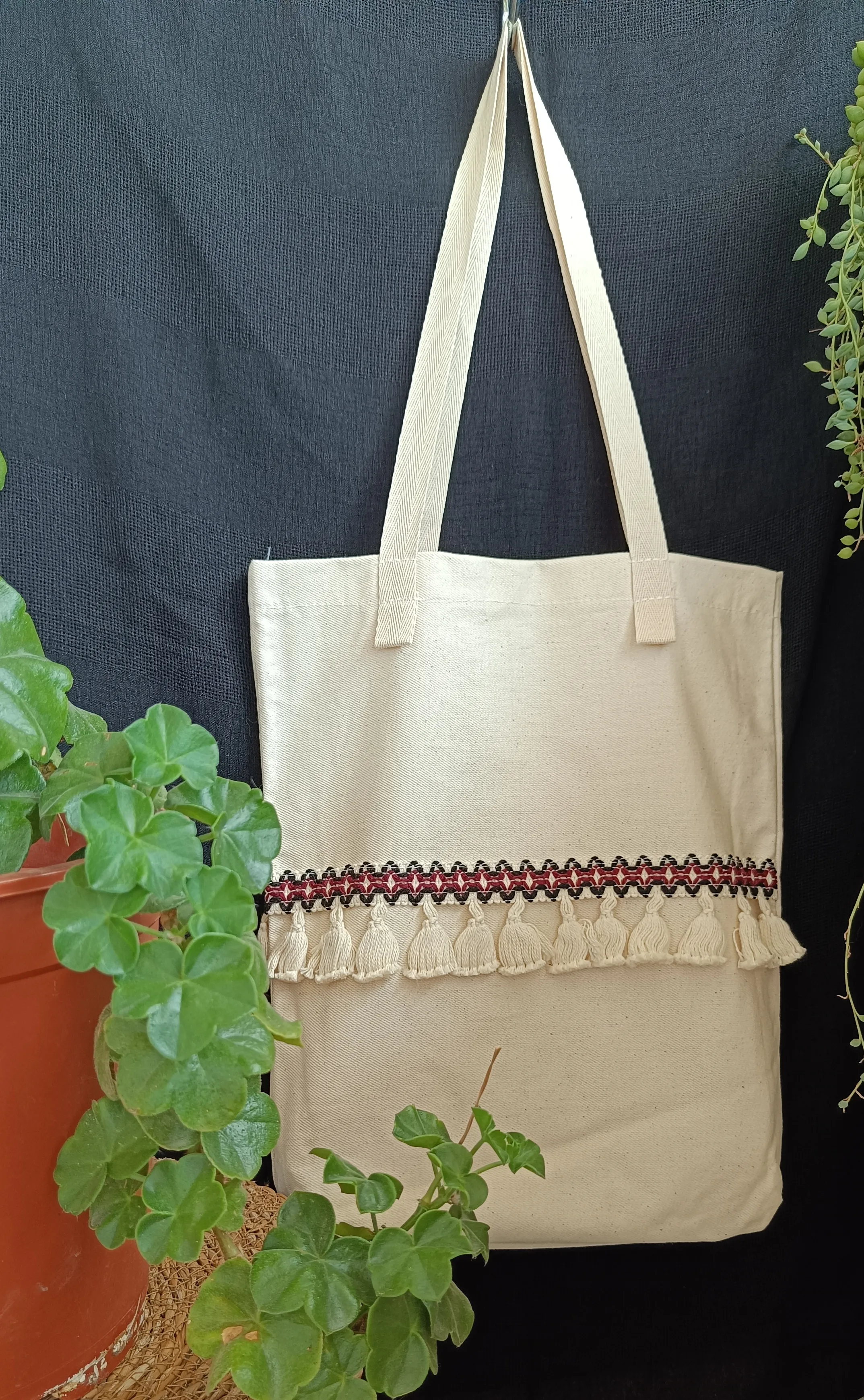 Siyah & Bordo Püskül Detaylı Kanvas Kol Çantası