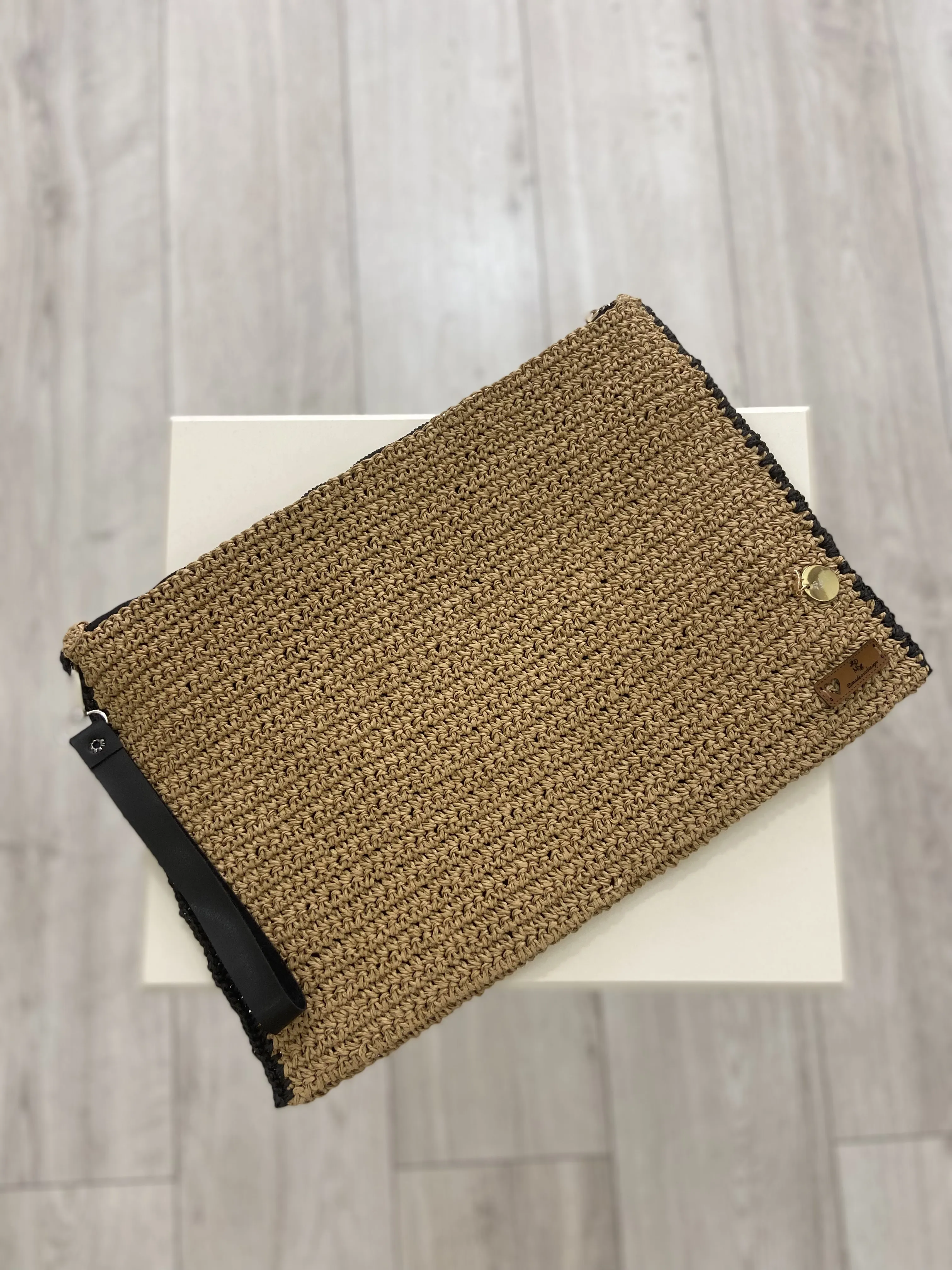 Madeora Clutch – Hasır Örgü Geniş Hacimli El Çantası