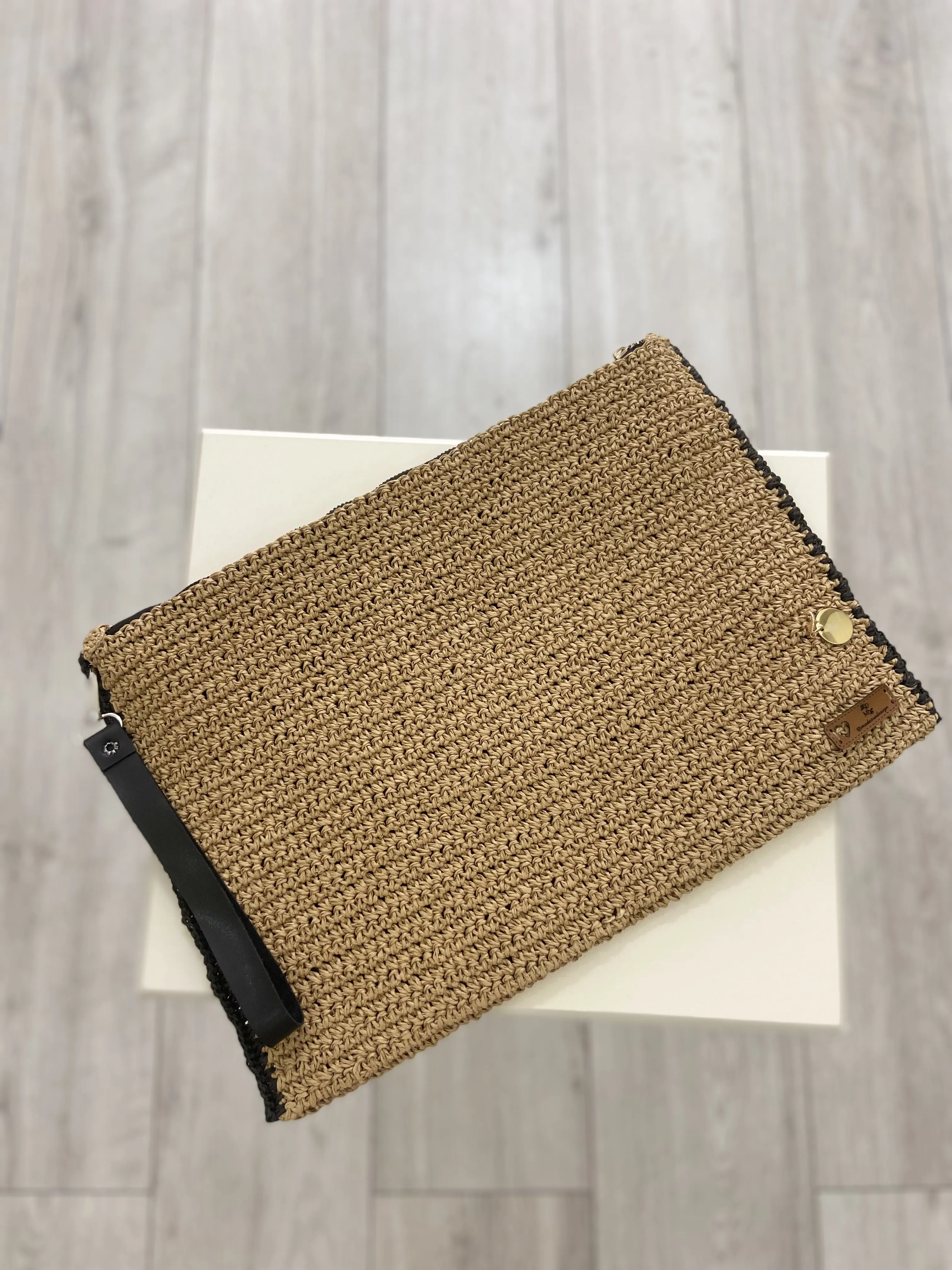 Madeora Clutch – Hasır Örgü Geniş Hacimli El Çantası