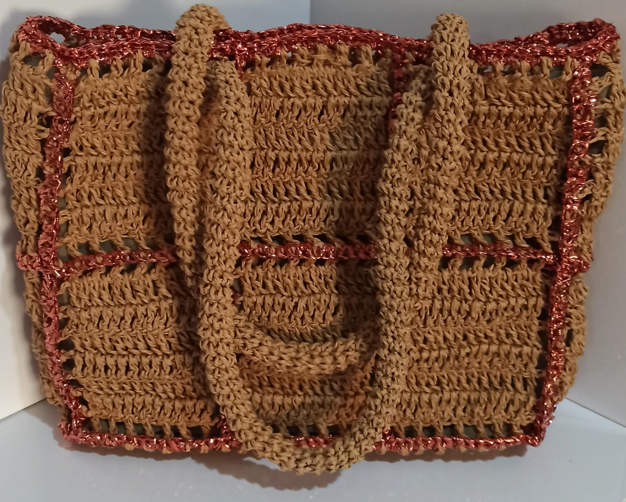 El Yapımı Kare Motif Görünümlü Çanta