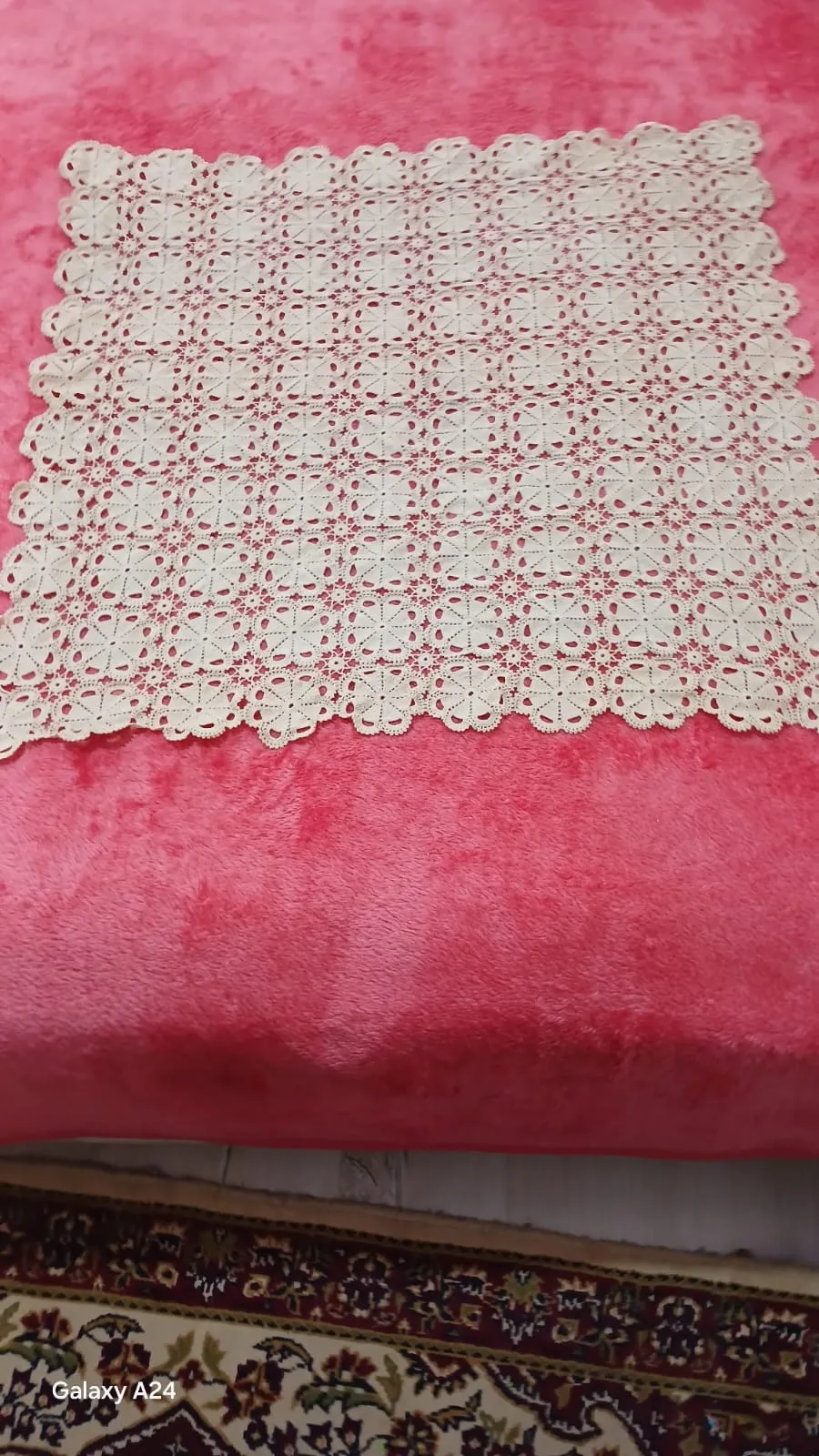 El Emeği Bej Dantel Masa Örtüsü – 80x80 cm