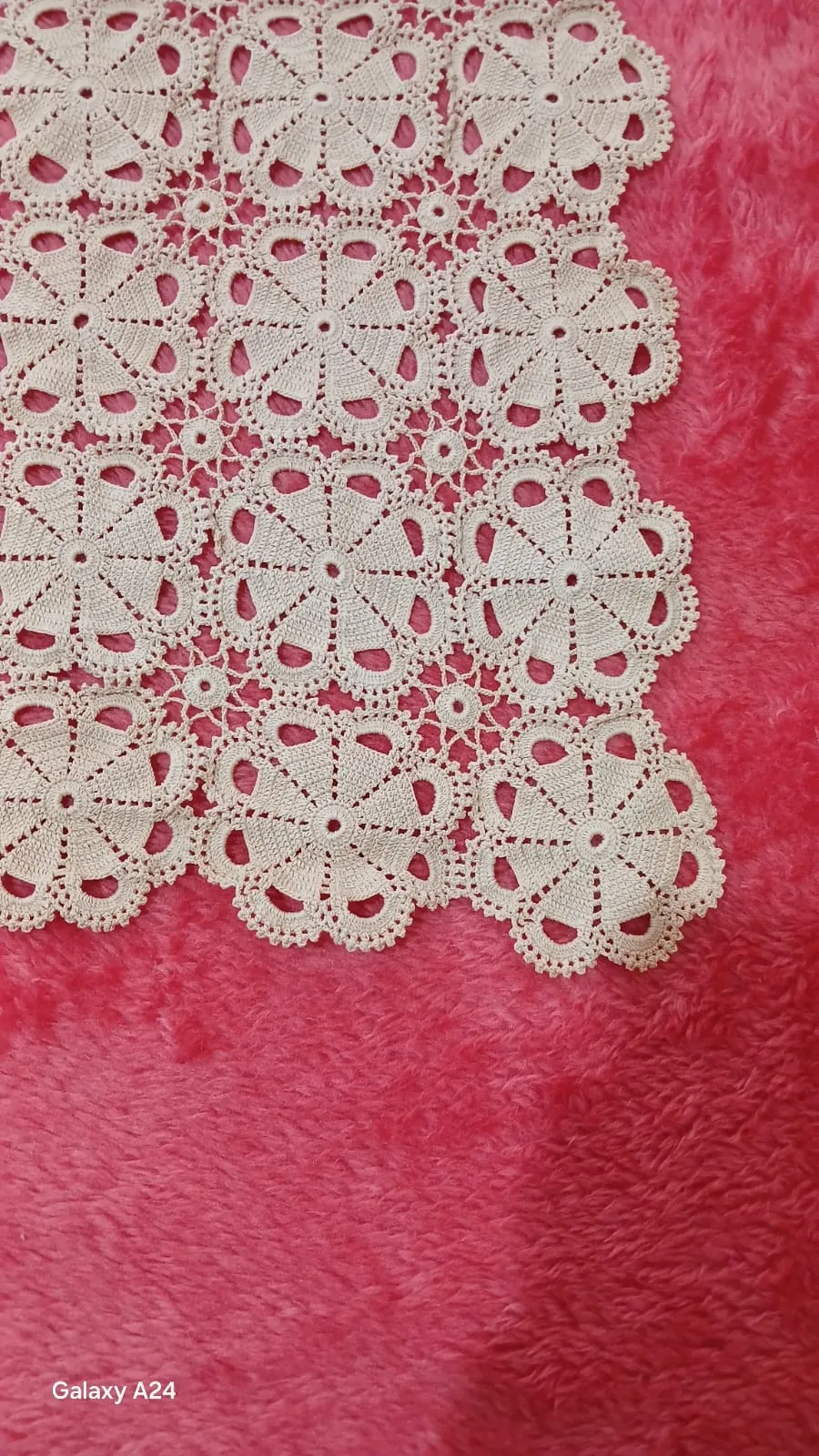 El Emeği Bej Dantel Masa Örtüsü – 80x80 cm